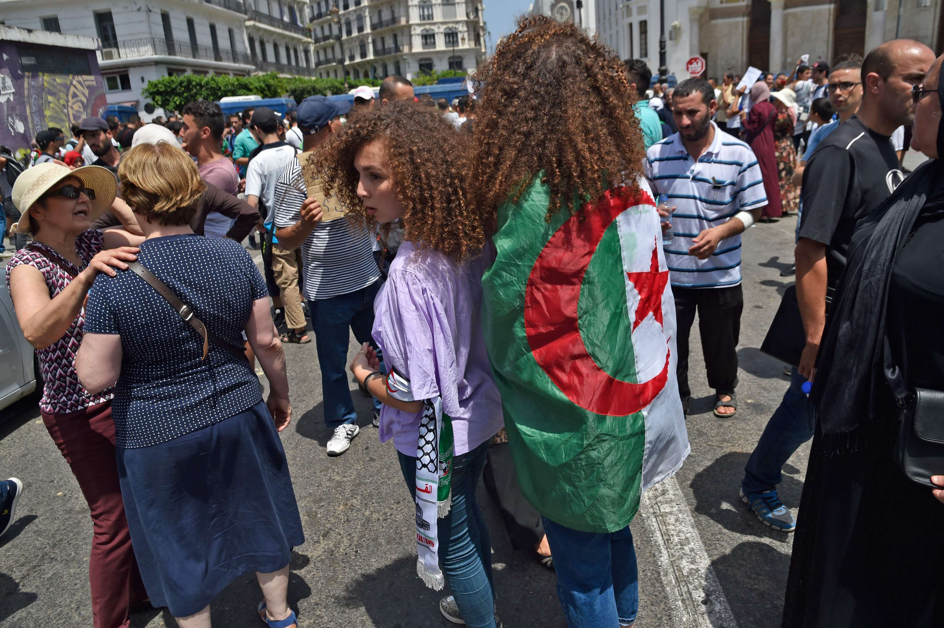 المحتجون في الجزائر