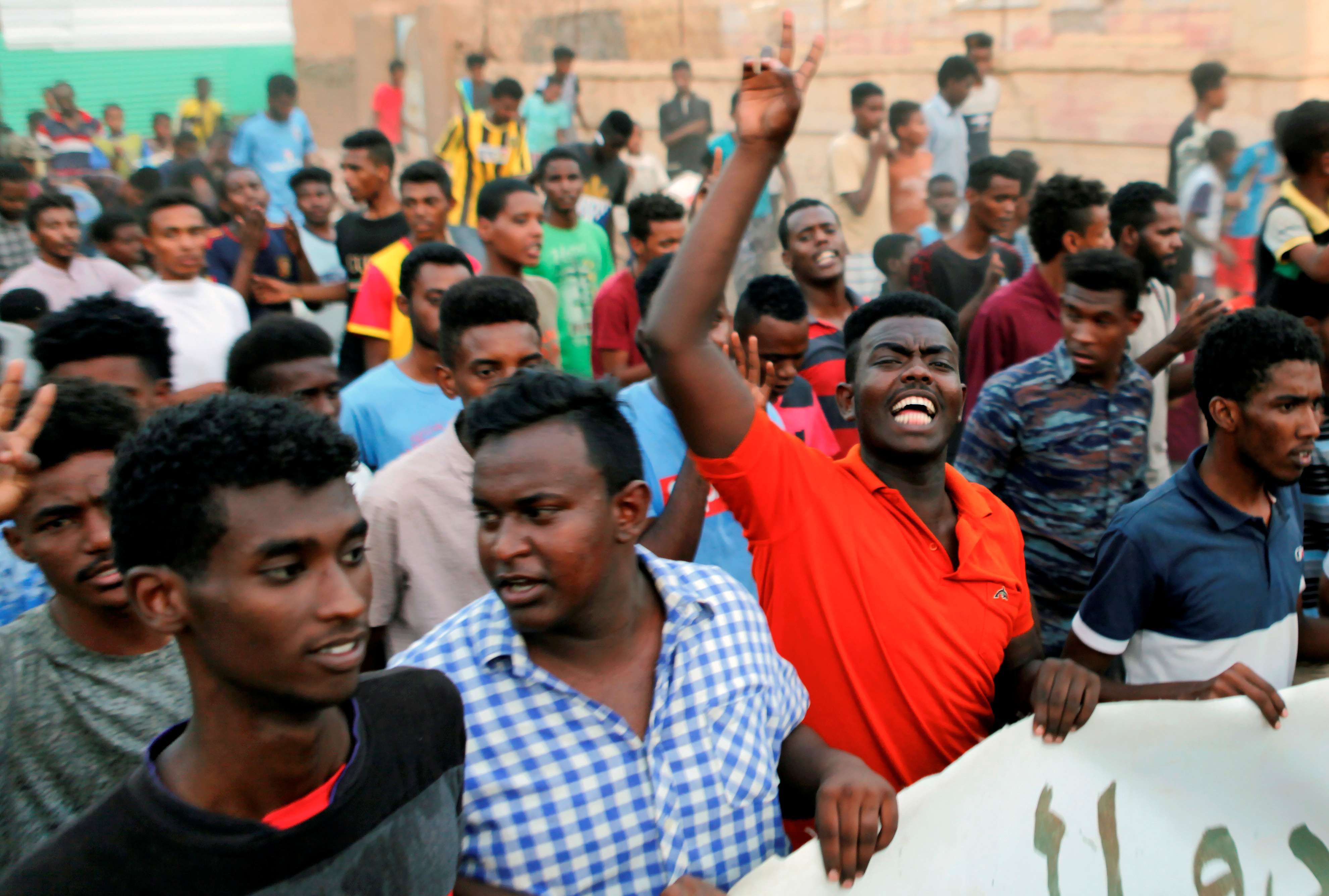 المحتجون في السودان