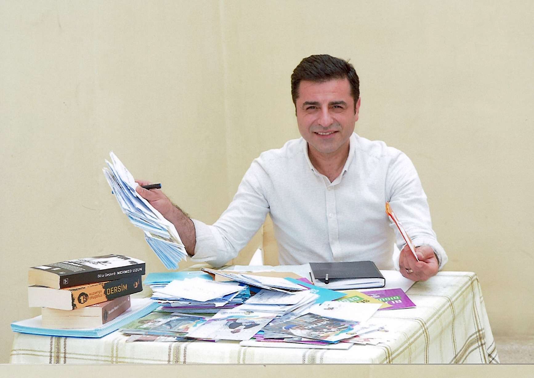  زعيم حزب الشعوب الديمقراطي هدد عرش اردوغان فزجّ به في السجن بتهمة الإرهاب
