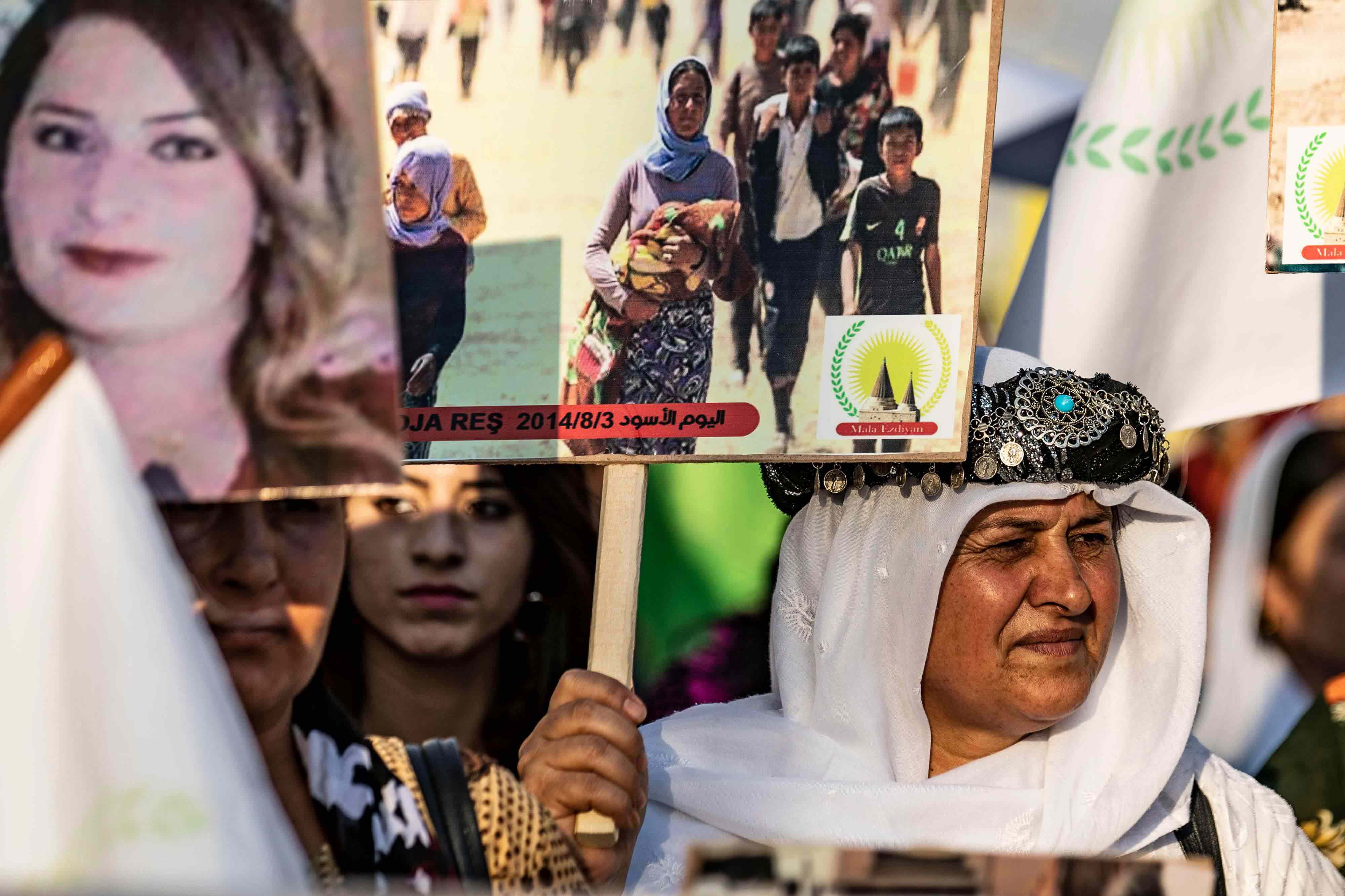 3 آلاف امرأة وفتاة إيزيدية اتخذهن داعش "سبايا" للاستعباد الجنسي