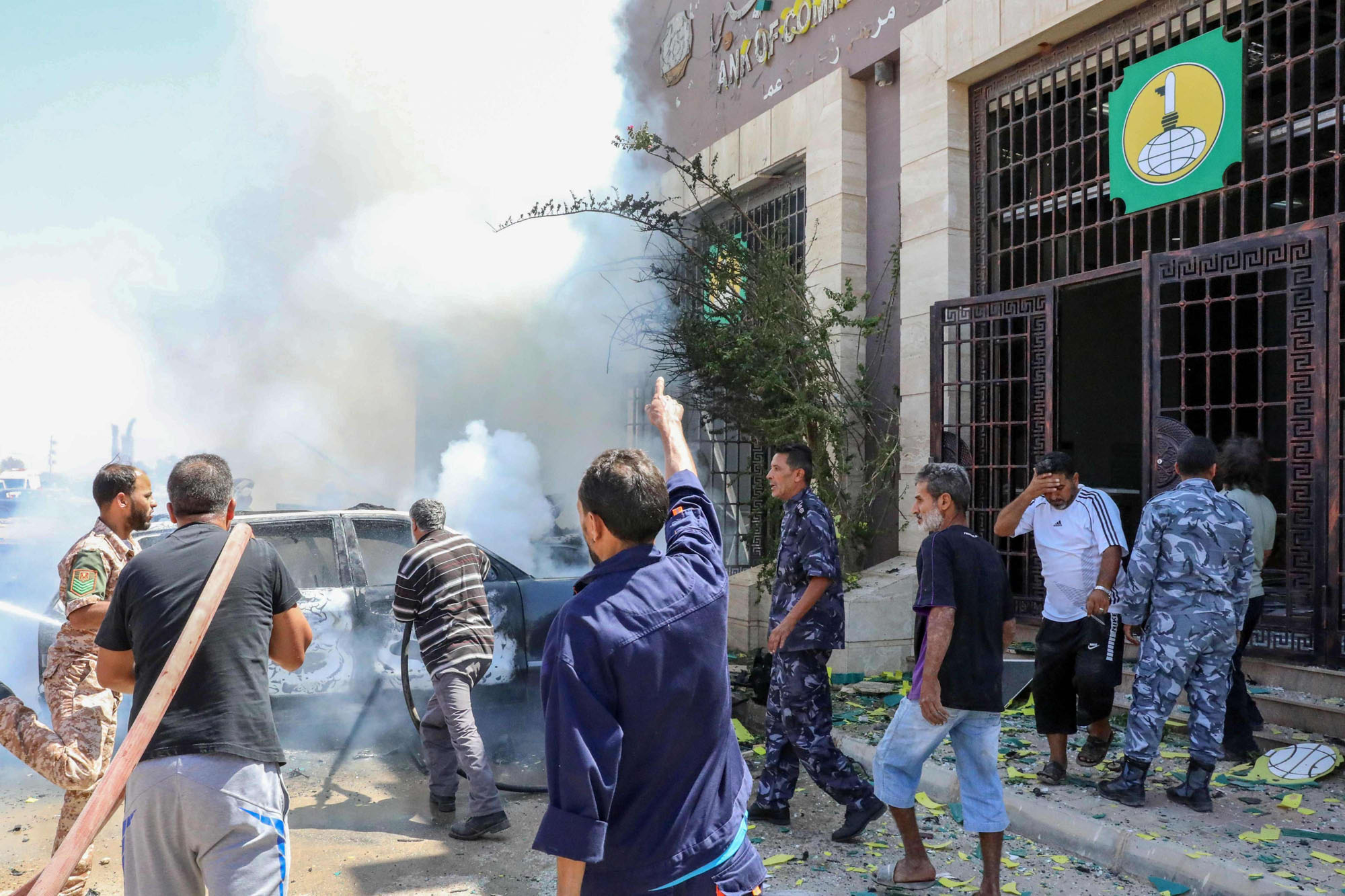 هجوم في بنغازي وهدنة مأمولة في طرابلس