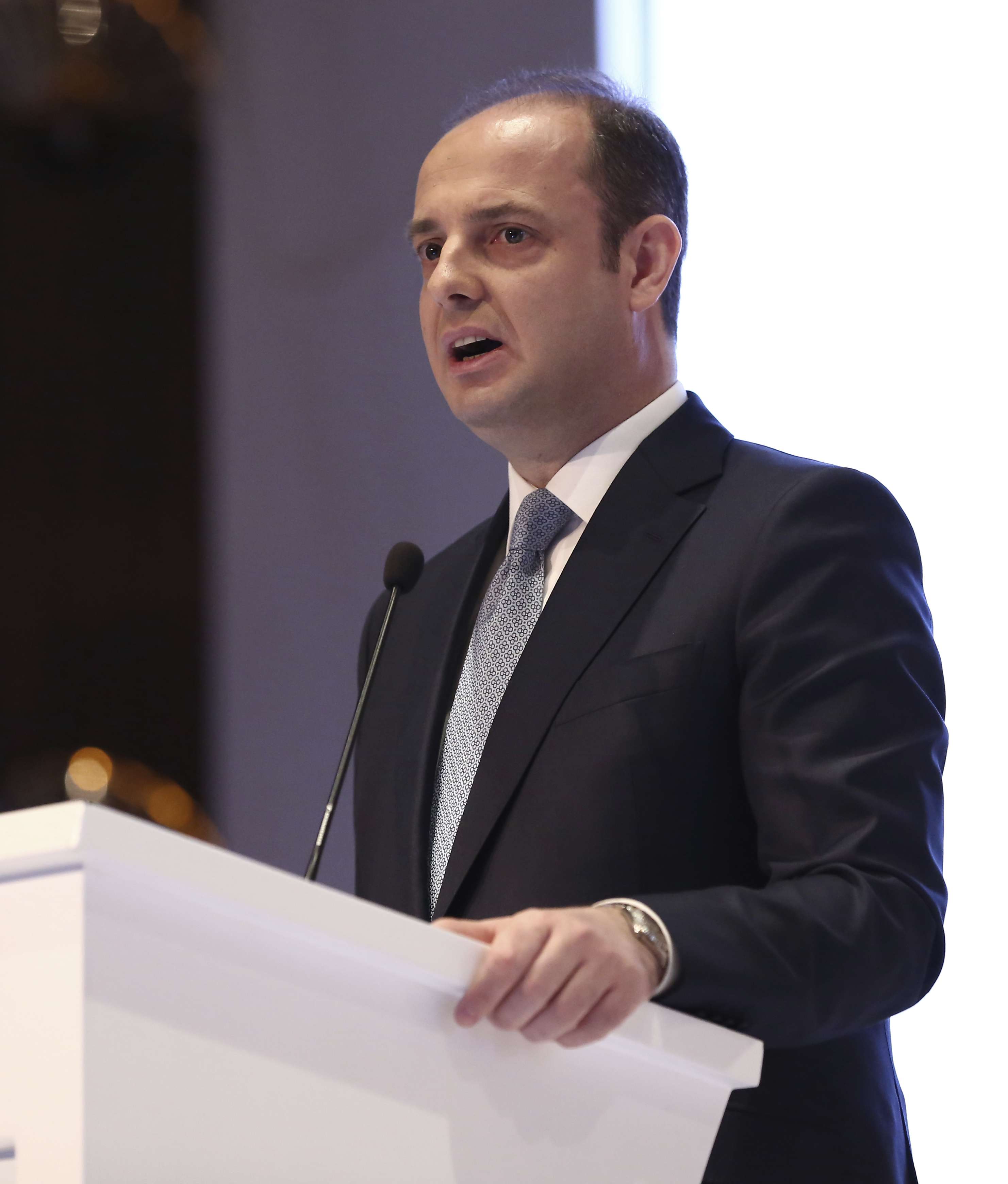 اقالة أردوغان لمراد تشين قايا محافظ البنك المركزي من منصبه لم تخرج تركيا من أزمتها