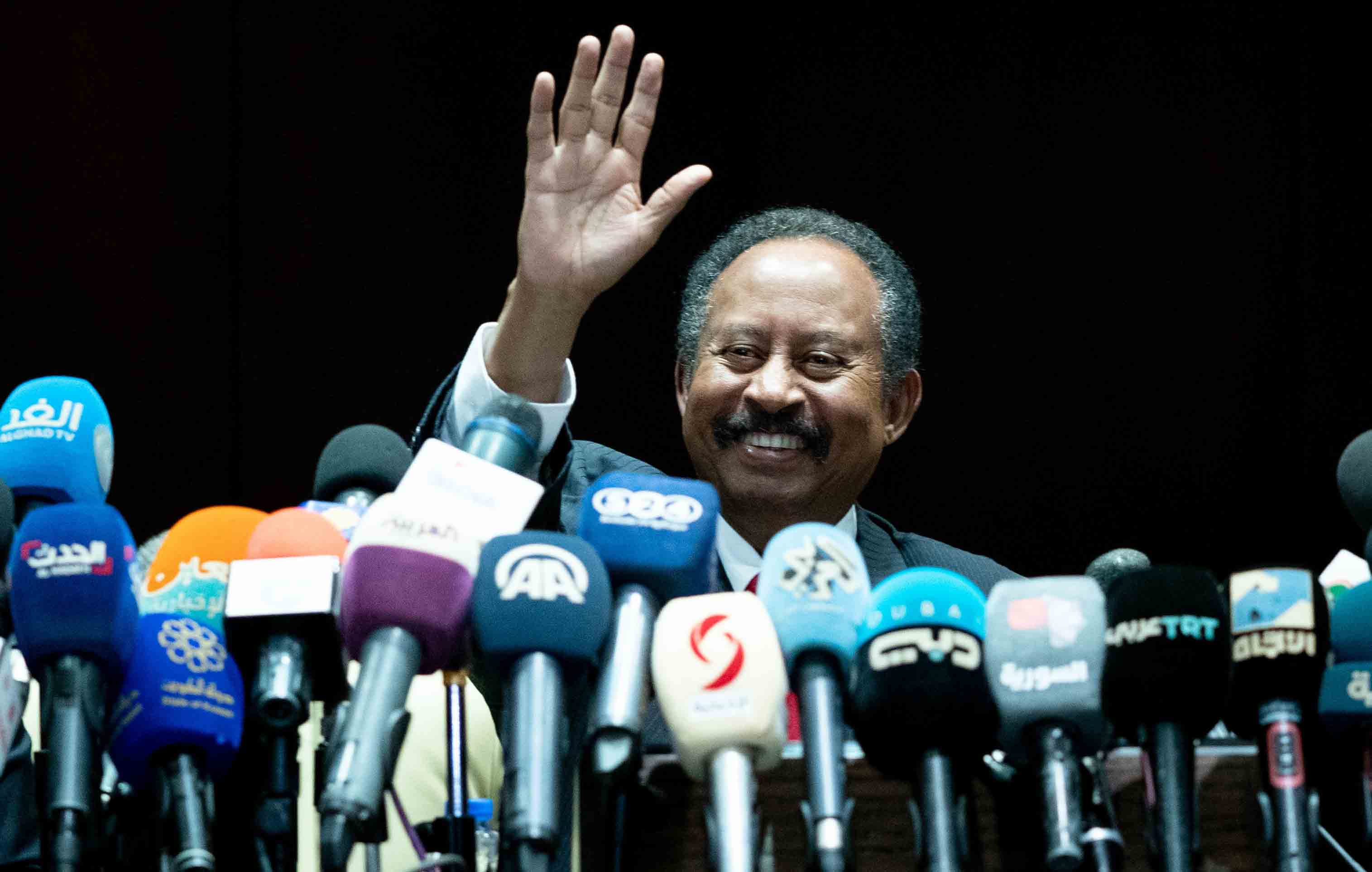 حمدوك يعد ببناء سلام دائم في السودان