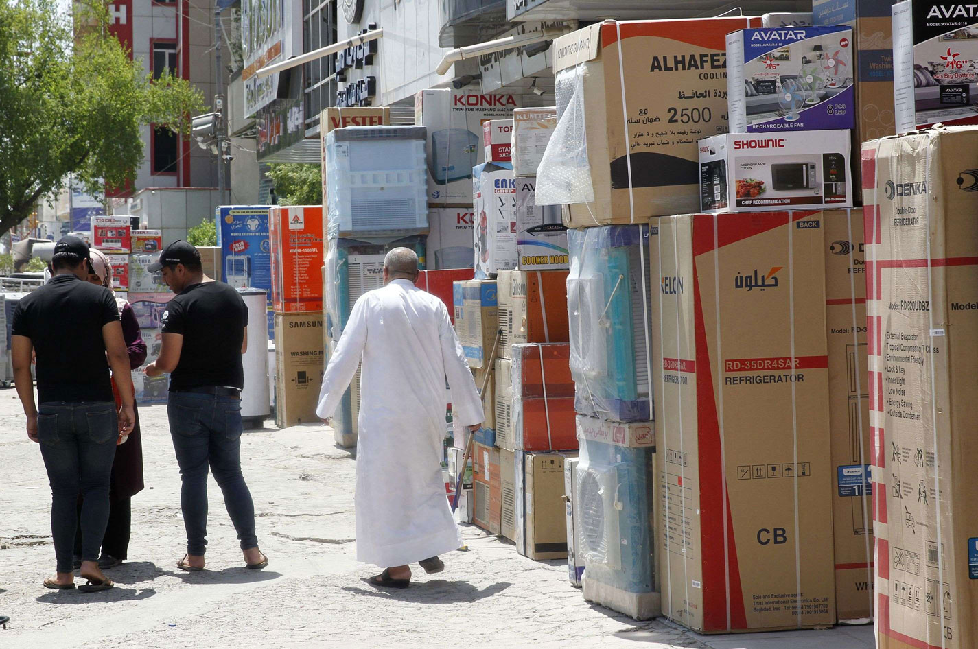 إيران تعتمد على ايرادات التجارة مع العراق وافغانستان