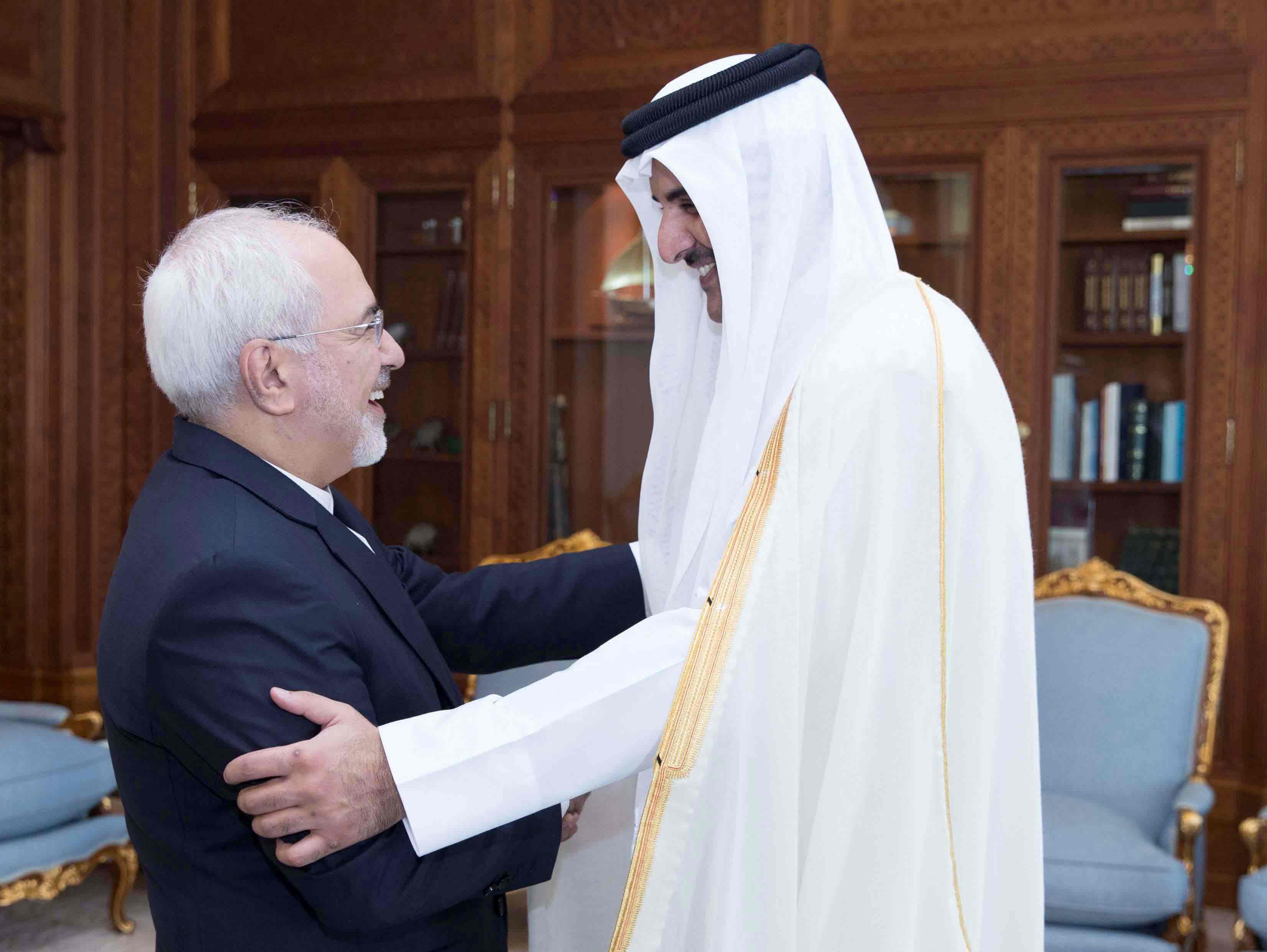 قطر ترتمي في أحضان إيران للتغطية على مقاطعة جيرانها