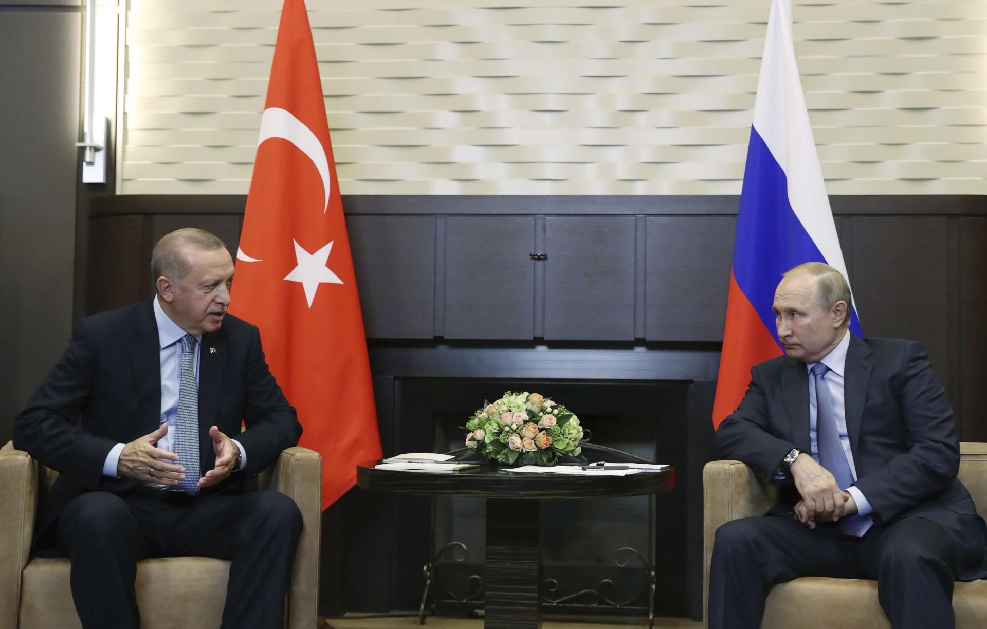 الرئيس التركي رجب طيب اردوغان ونظيره الروسي فلاديمير بوتين