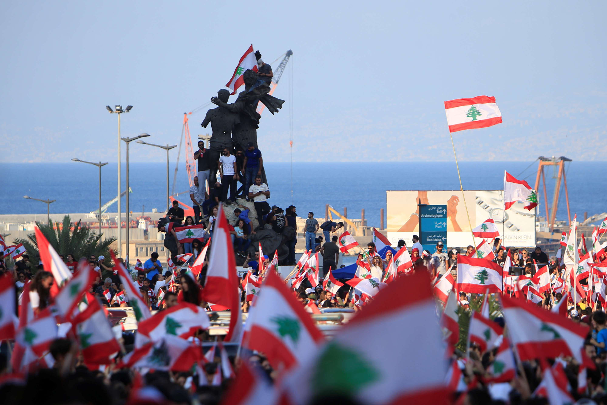 انتصار متاح للحركة الاحتجاجية