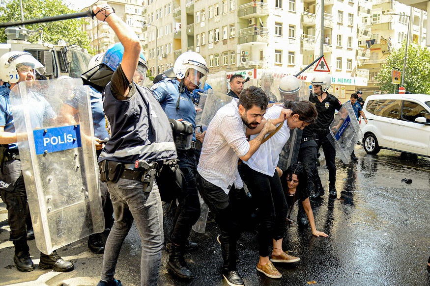 قمع الاكراد في تركيا