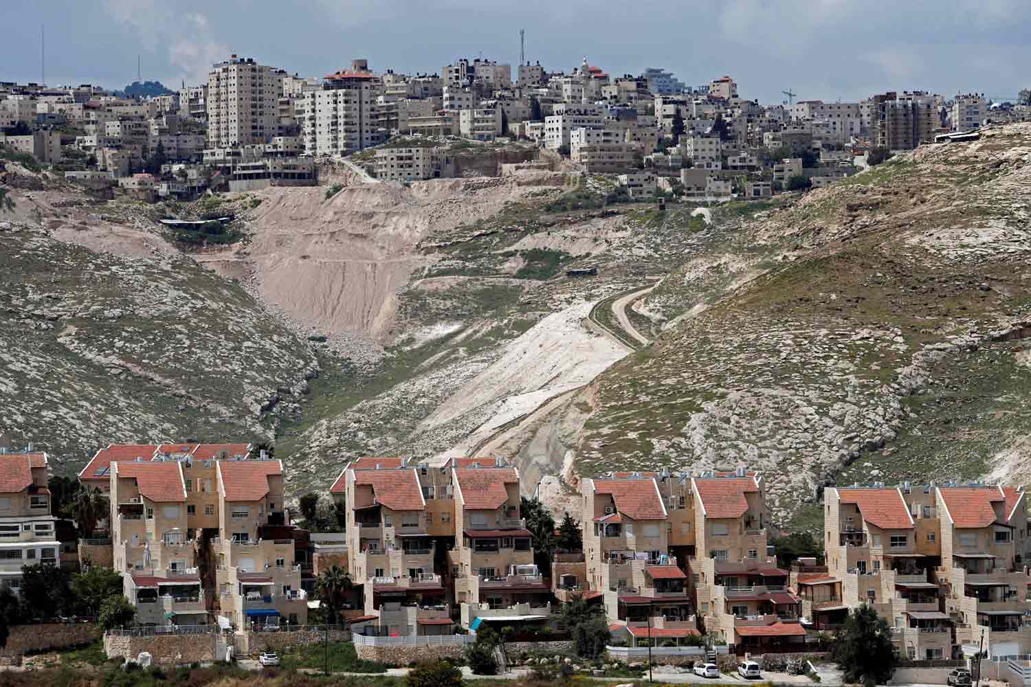 حكم ييرفض انتهاك إسرائيل للقانون الإنساني الدولي العام