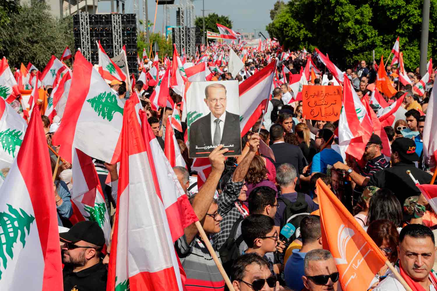 الحراك اللبناني يرفض مواصلة نفس الوجوه تسيير البلاد بعد ان أثبتت السنوات فشلها