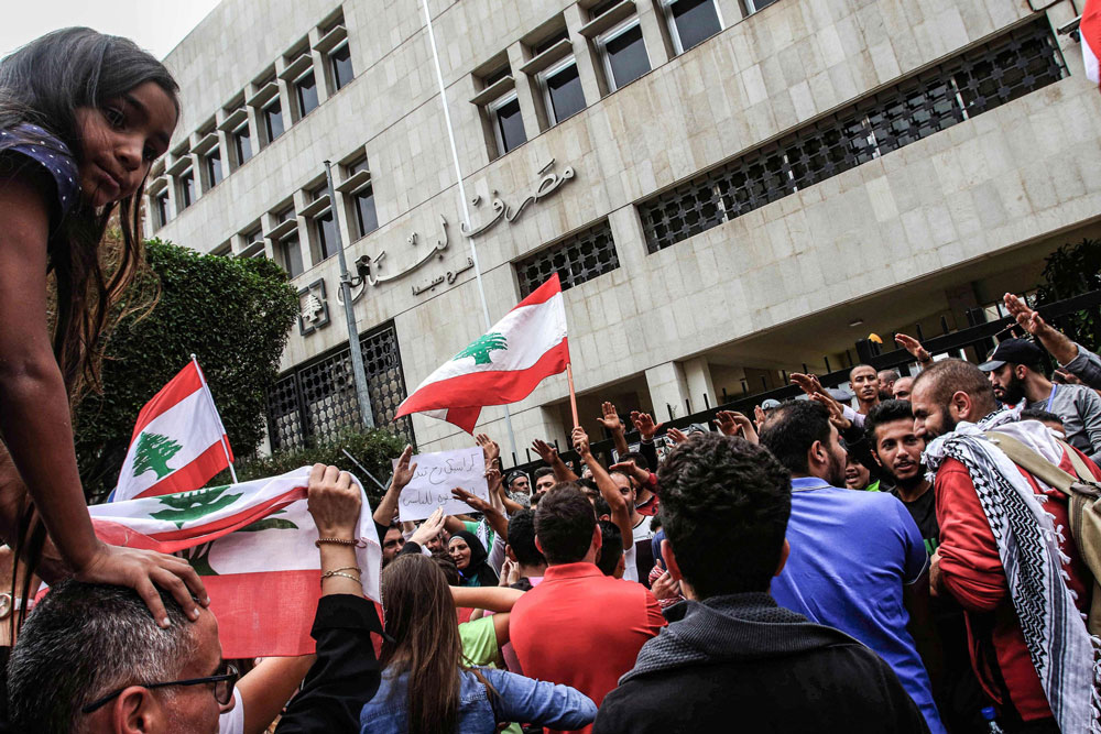 المحتجون اللبنانيون يطالبون بإسقاط سلطة رأس المال