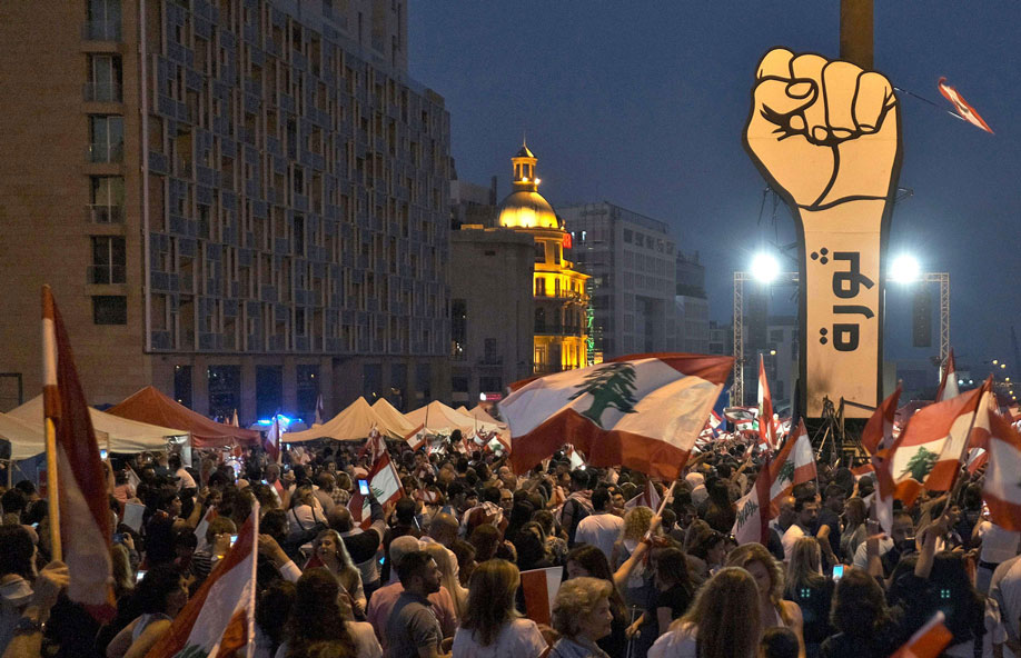 الحراك اللبناني مستمر رغم محاولات السلطة احتوائه