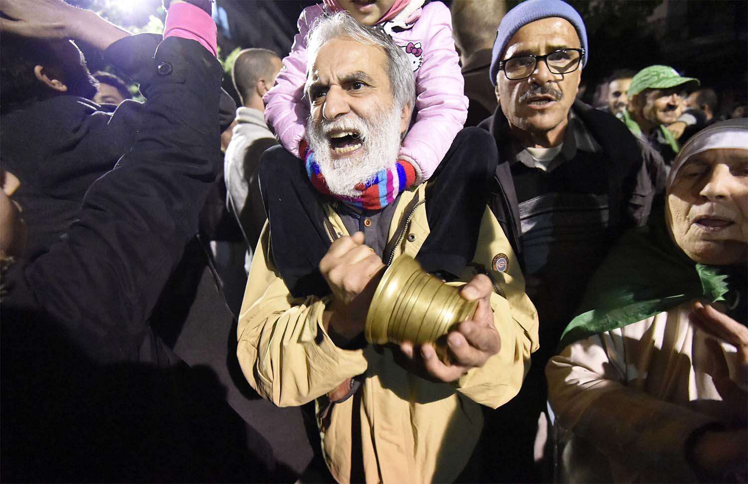 Algerian protesters keep up pressure on the ruling elite