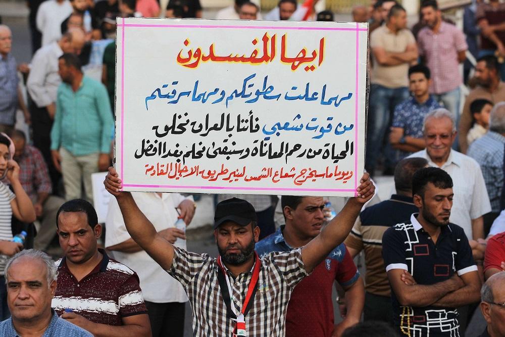 العراقيون يتظاهرون ضد الفساد
