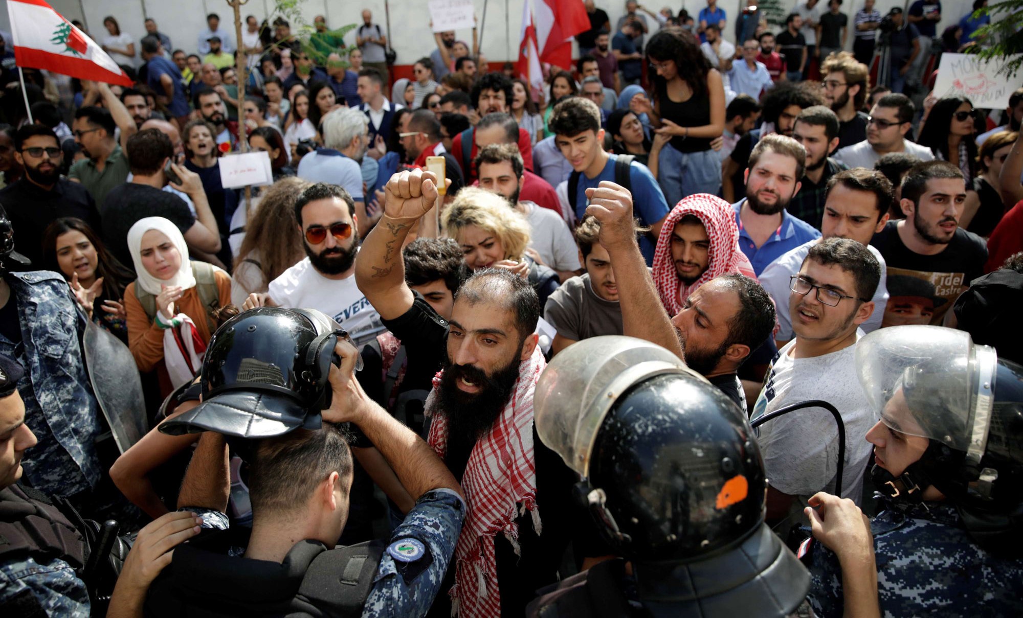 نصرالله في تناغم مع مزاعم إيرانية يحذر من ركوب أميركي للحراك اللبناني 