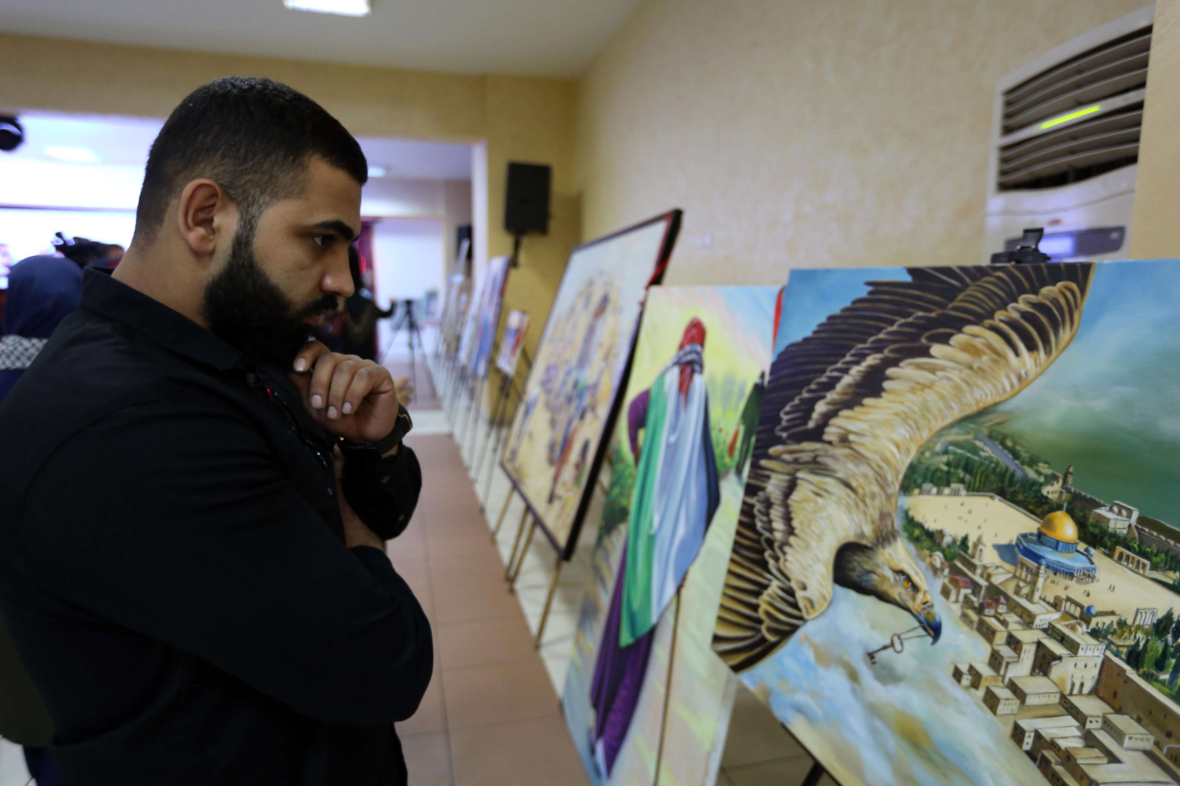 معرض في فلسطين