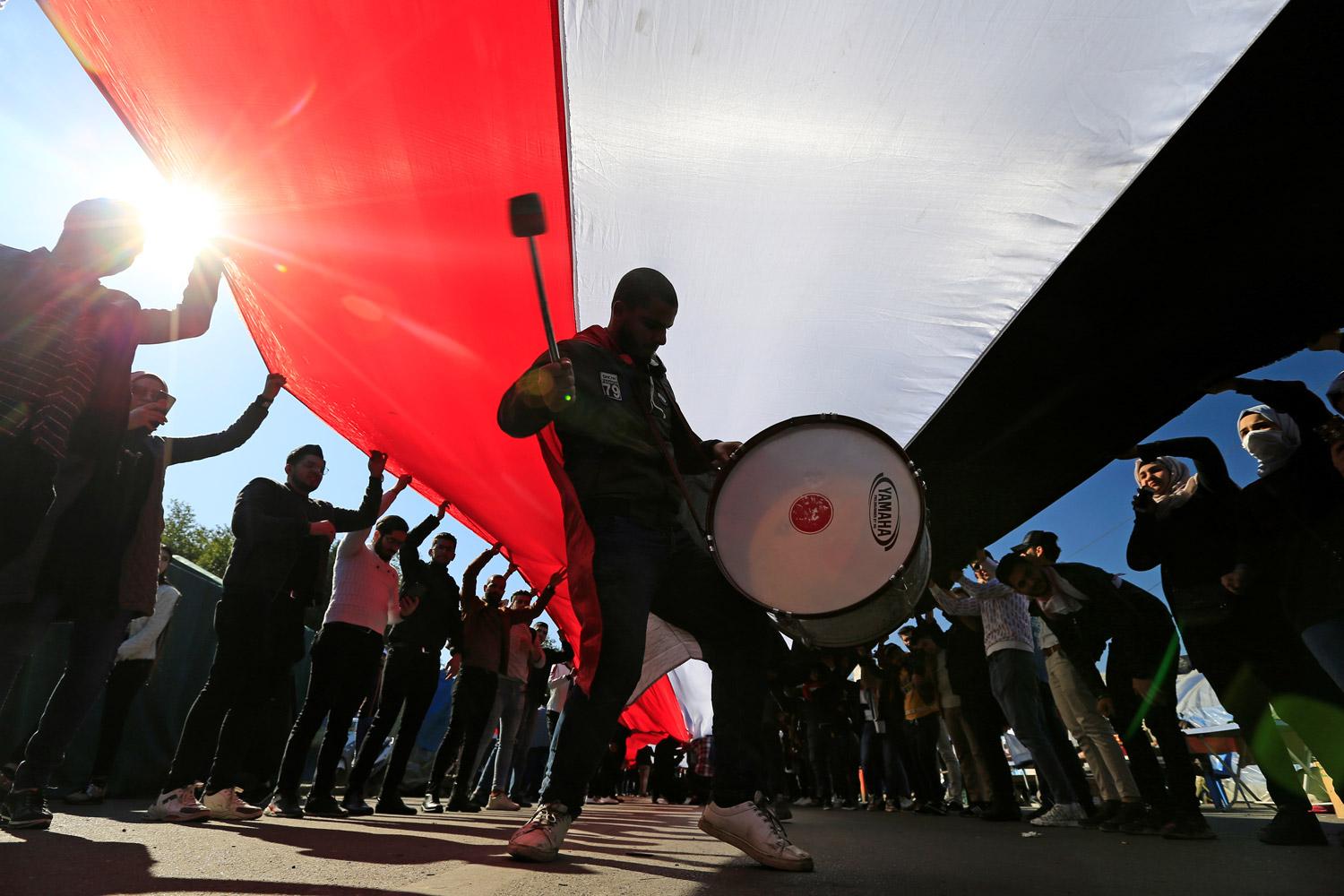 Rallies are now specifically demanding snap elections, the appointment of an independent premier and the prosecution of anyone implicated in corruption