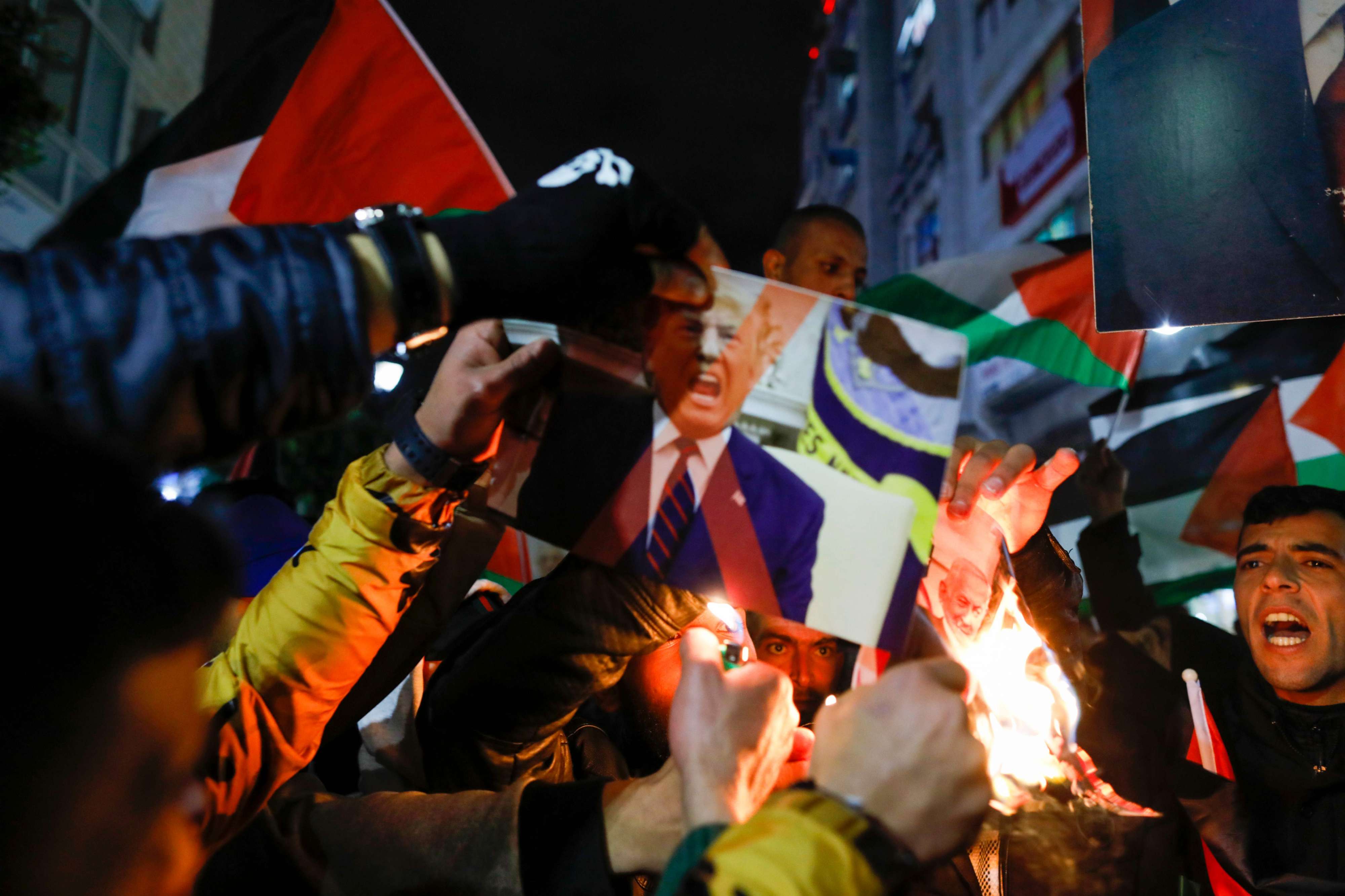 الفلسطينيون بمختلف فصائلهم عبروا عن رفضهم للخطة الاميركية 