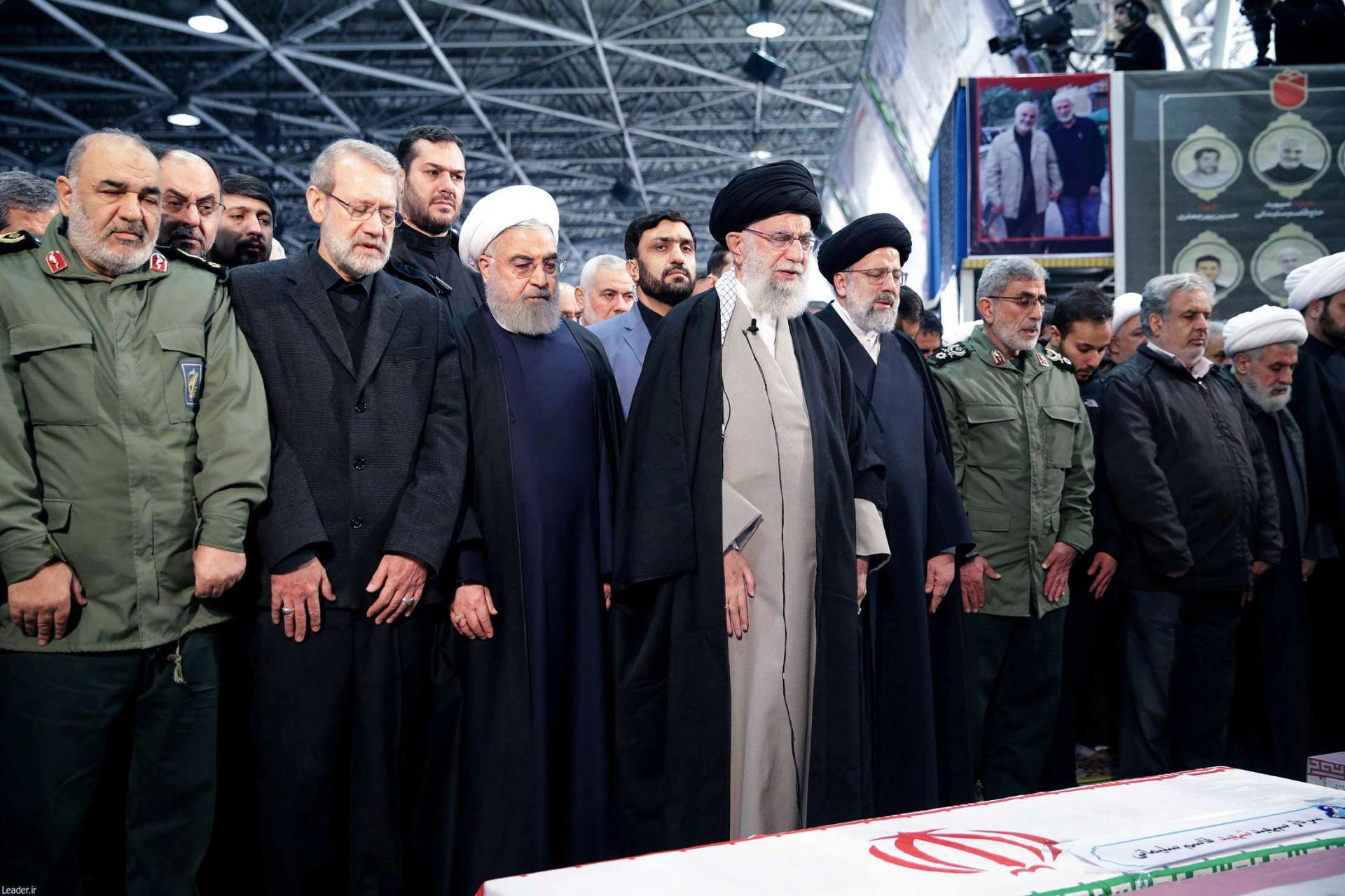 المسؤولون الايرانيون يودعون جثمان سليماني بعد اغتياله في العراق