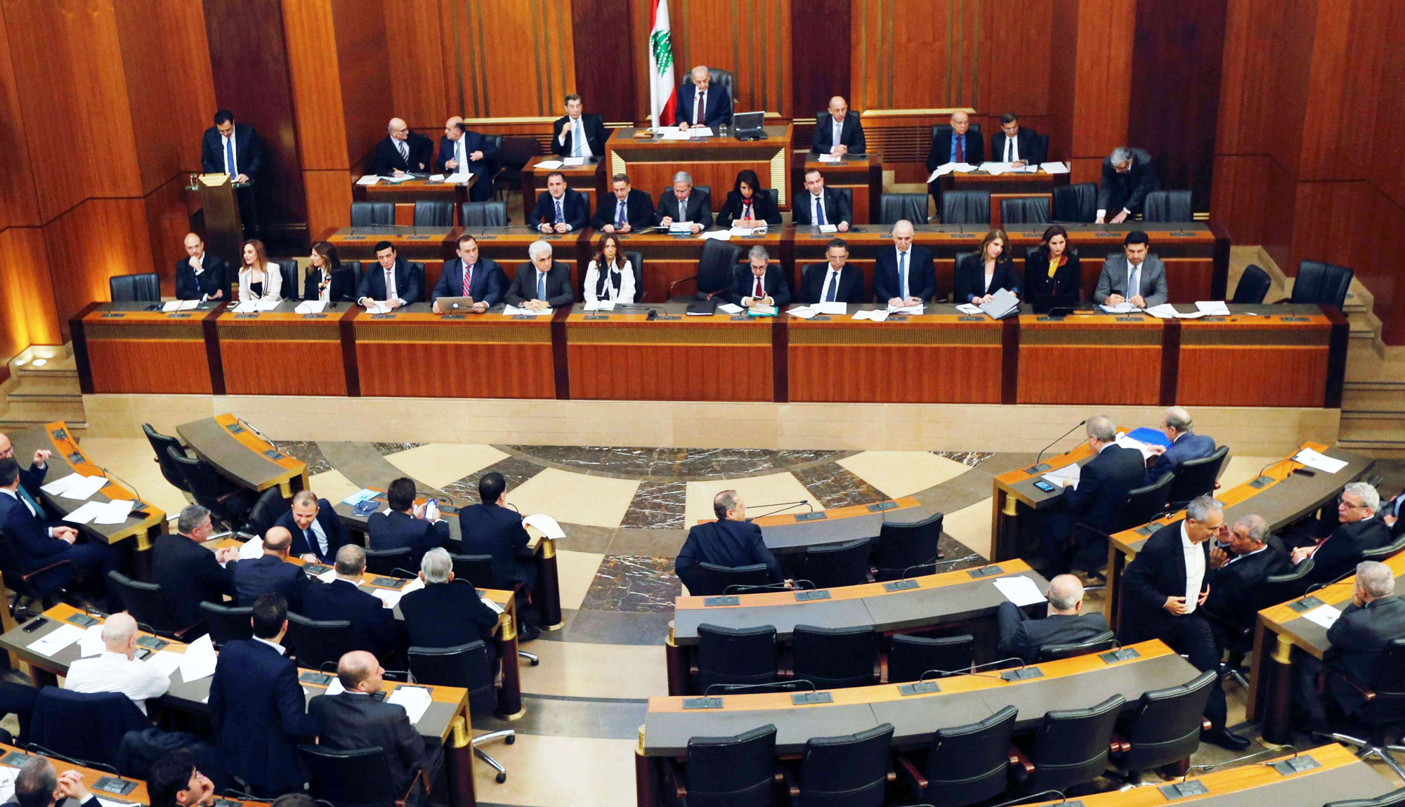 63 نائبا يصوتون على حكومة دياب من أصل 128!