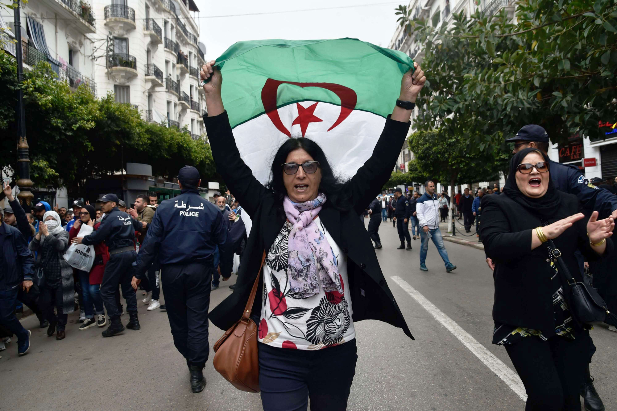 'دولة مدنية وليس فيروسية'