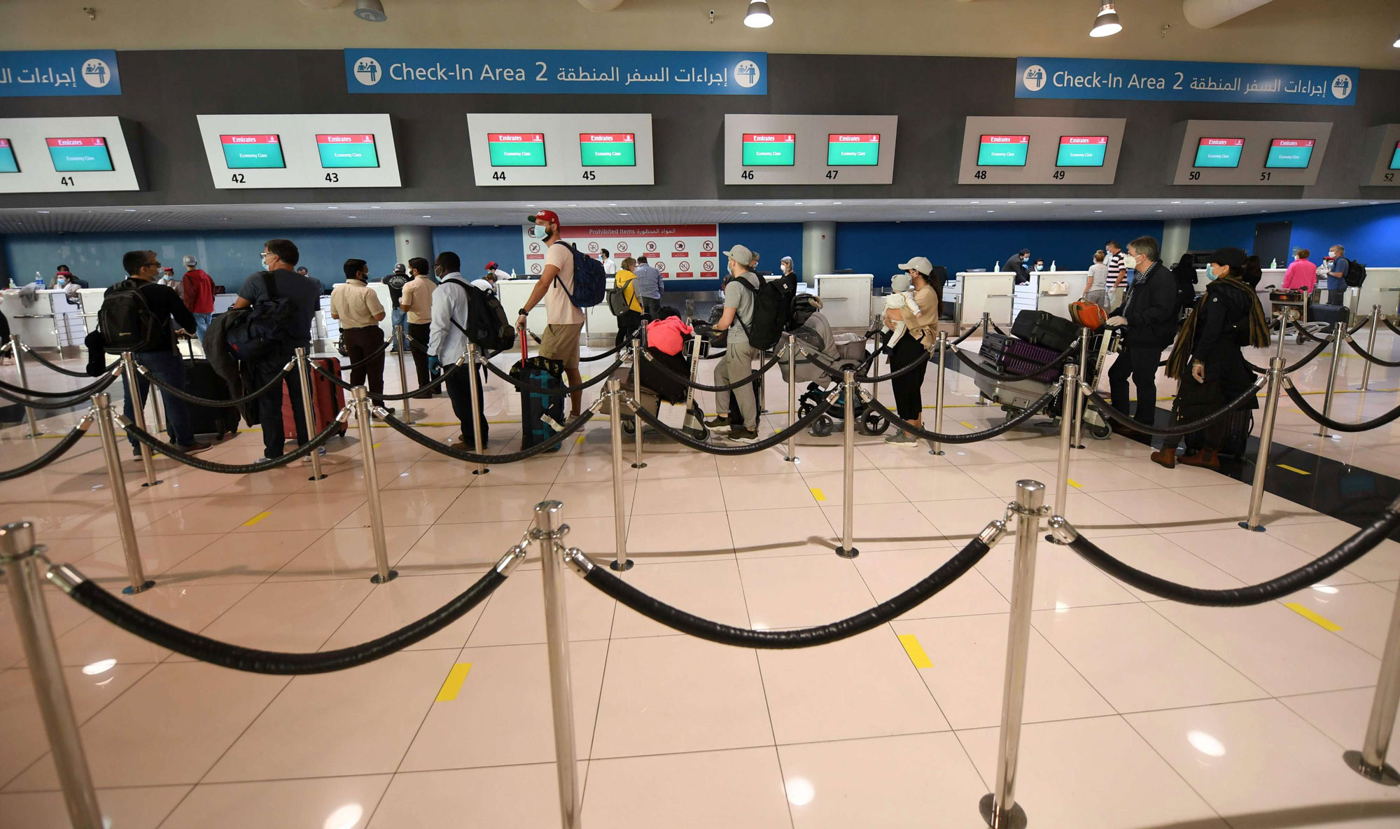 الإمارات تستأنف بعض الرحلات المتجهة إلى الخارج