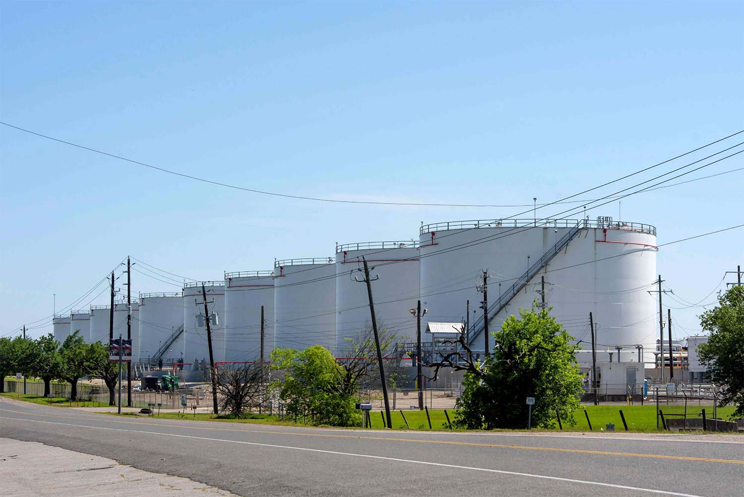 Oil storage facility