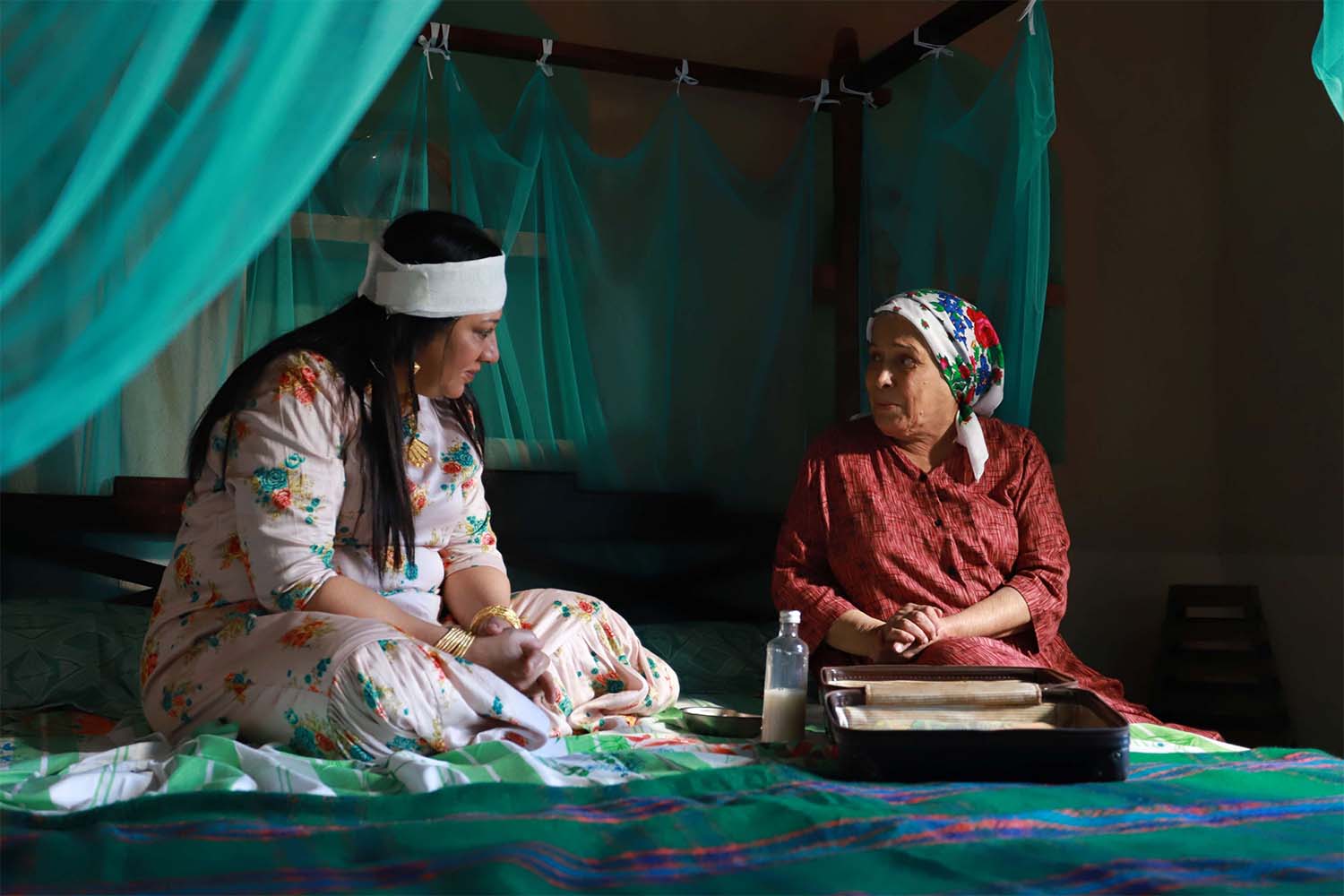 Veteran Kuwaiti actress Hayat Al-Fahad (R) plays the midwife