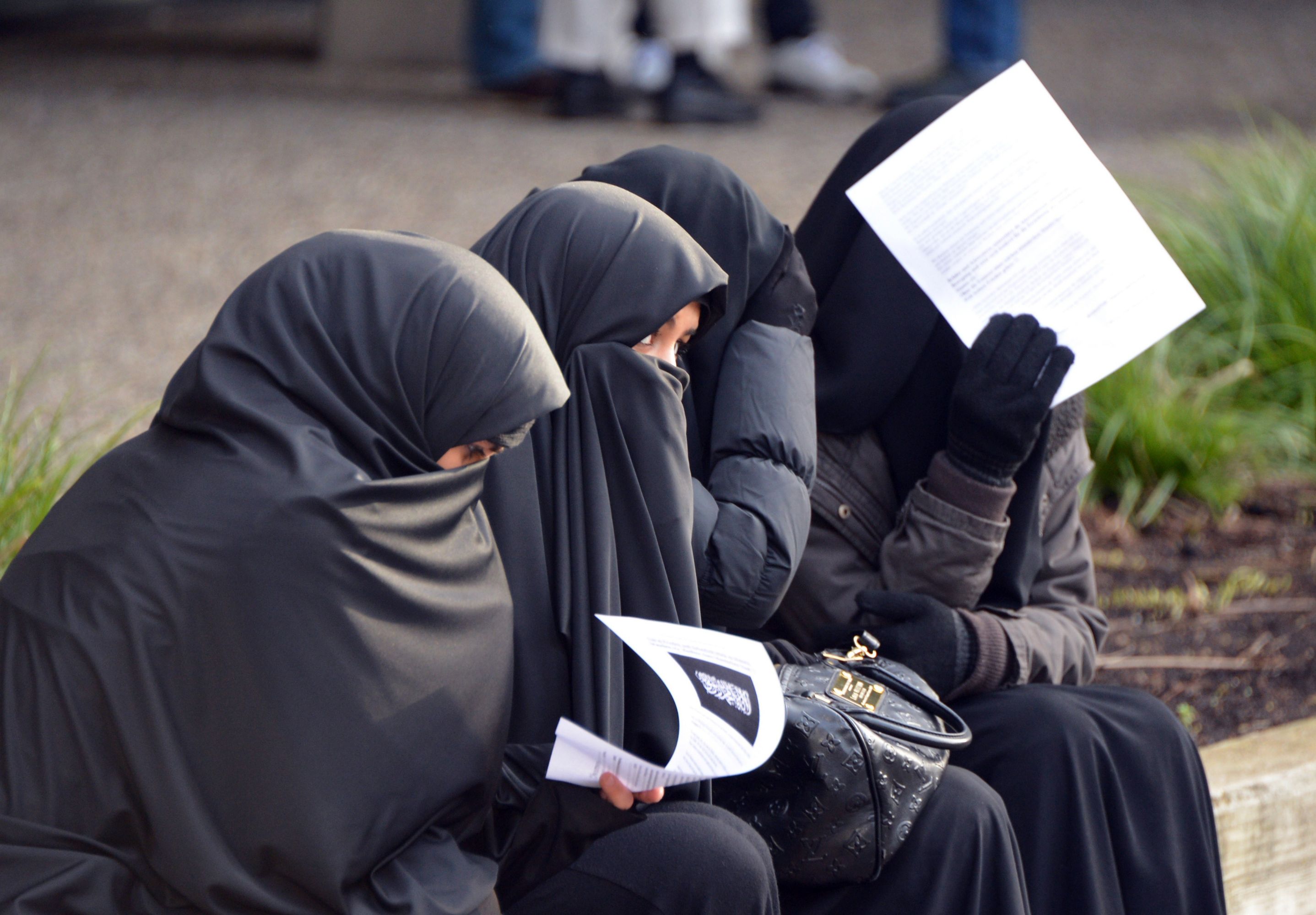 لتنظيم الإخوان في الغرب عشرات الفروع والجمعيات وهي منافذ ينشط من خلالها 