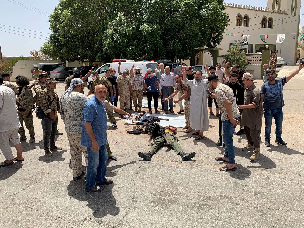 الجثث مرمية في شوارع ترهونة بعد دخول الميليشيات اليها