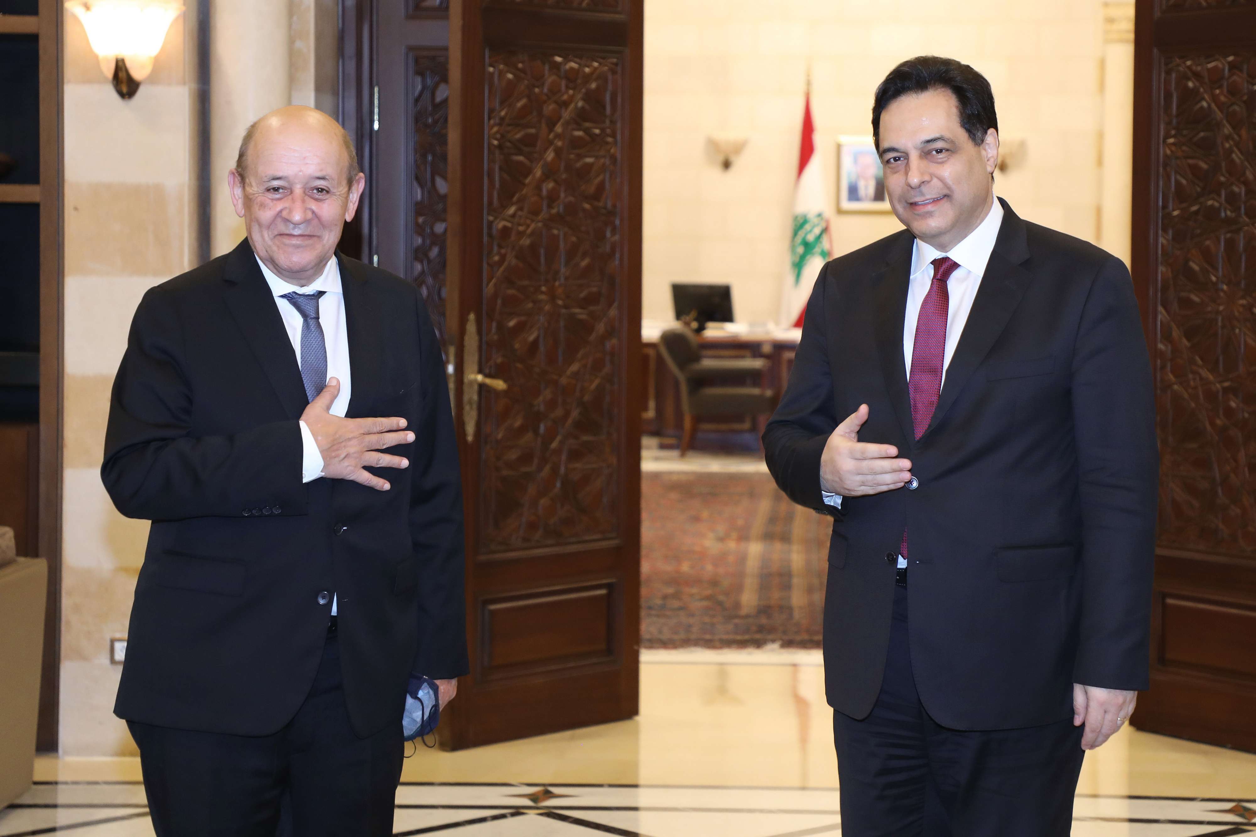 رئيس الحكومة اللبنانية حسان دياب ووزير خارجية فرنسا جان ايف لودريان 