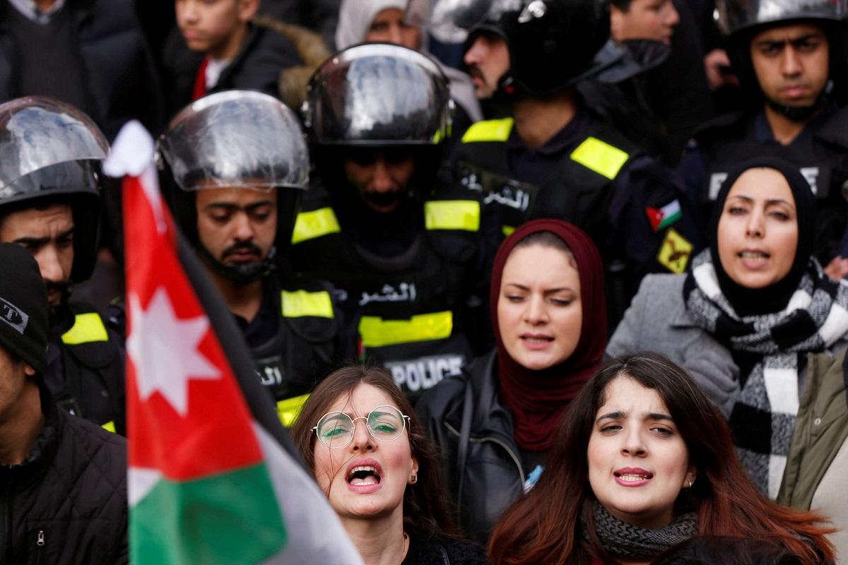 الأردن يواجه الزواج المبكر بإجراءات جديدة