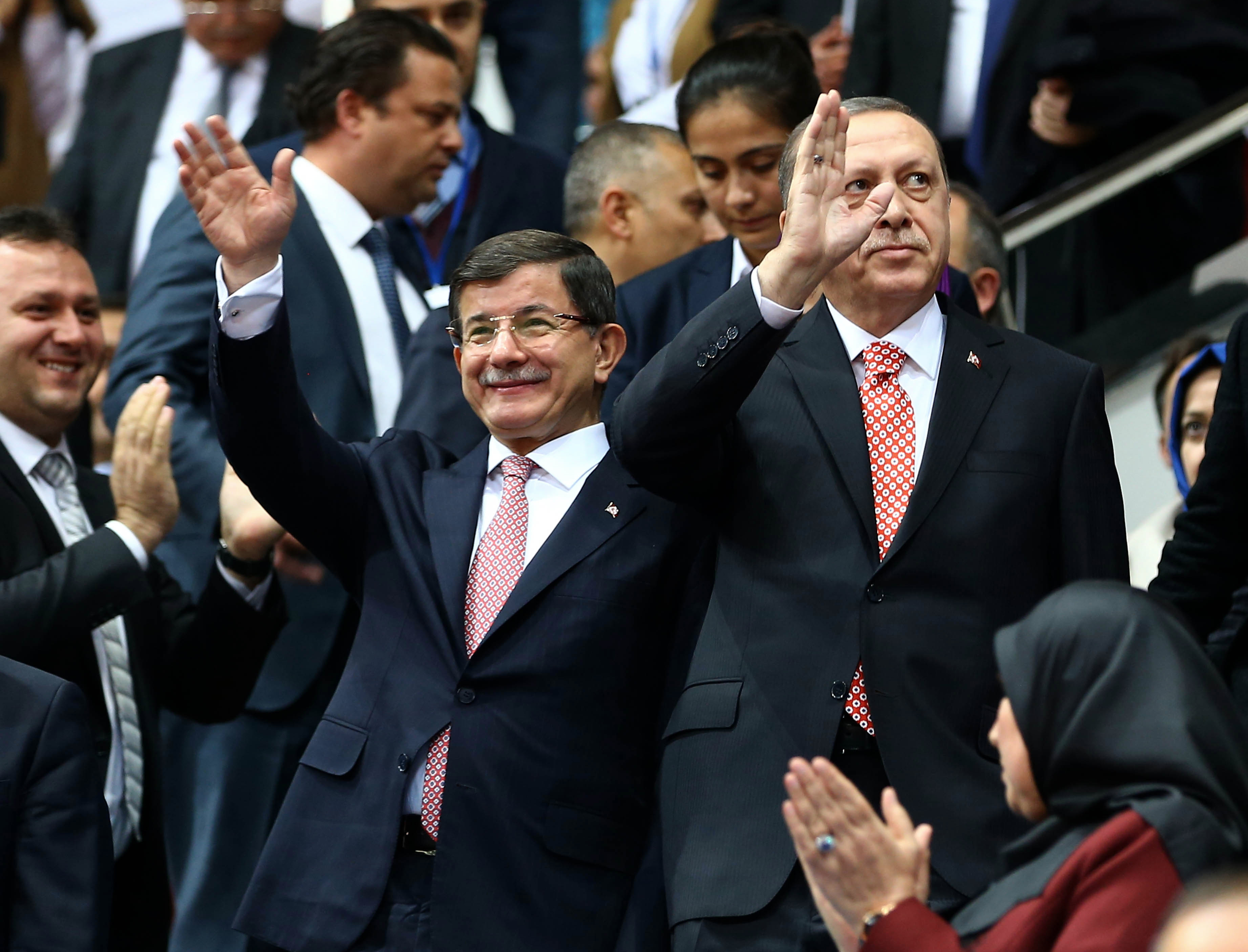 داود أوغلو يزاحم أردوغان على رئاسة تركيا مستقبلا