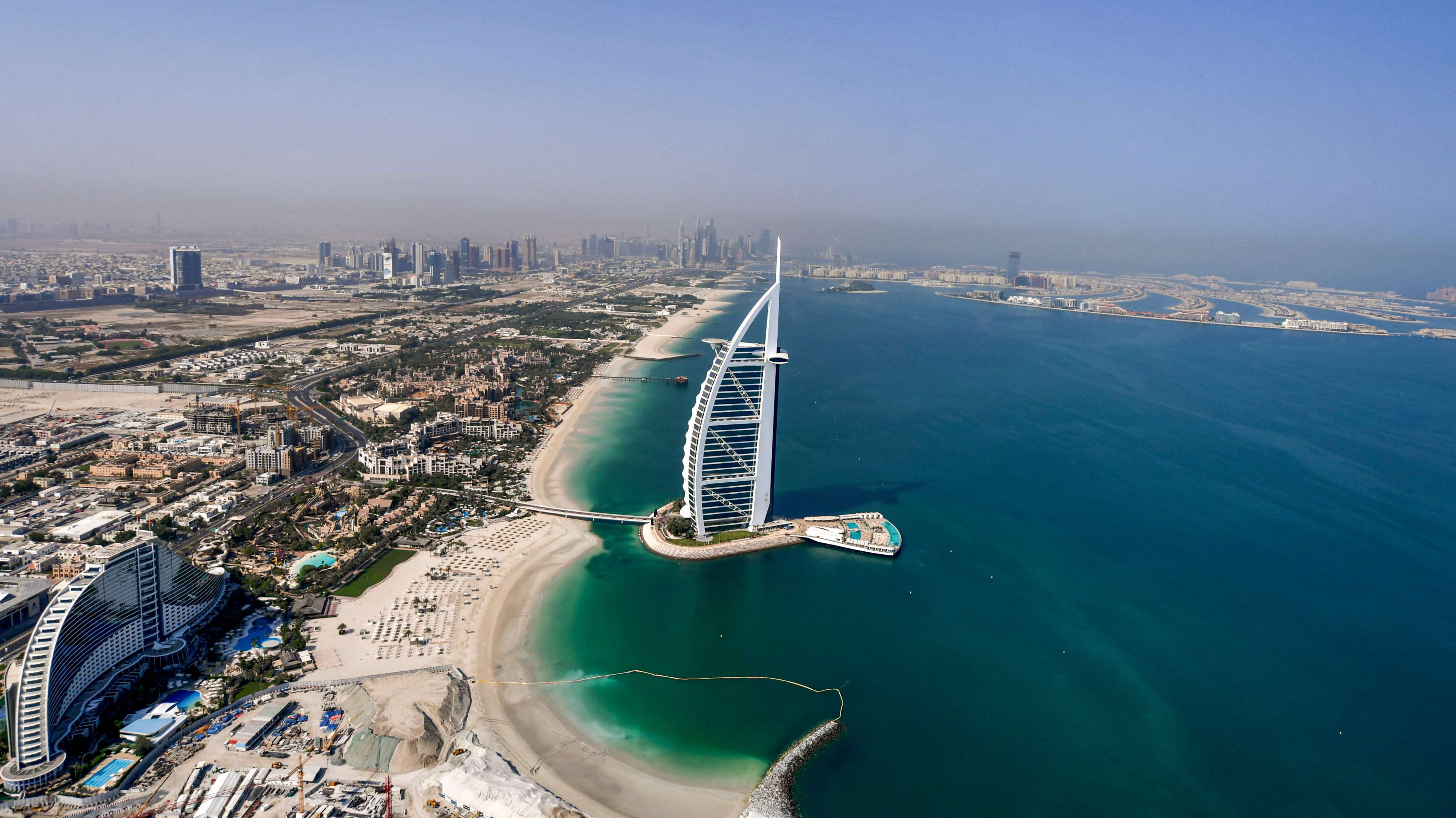 الإمارات تبدو مستعدة للاستثمار بشكل كبير في قطاعي السياحة والتكنولوجيا