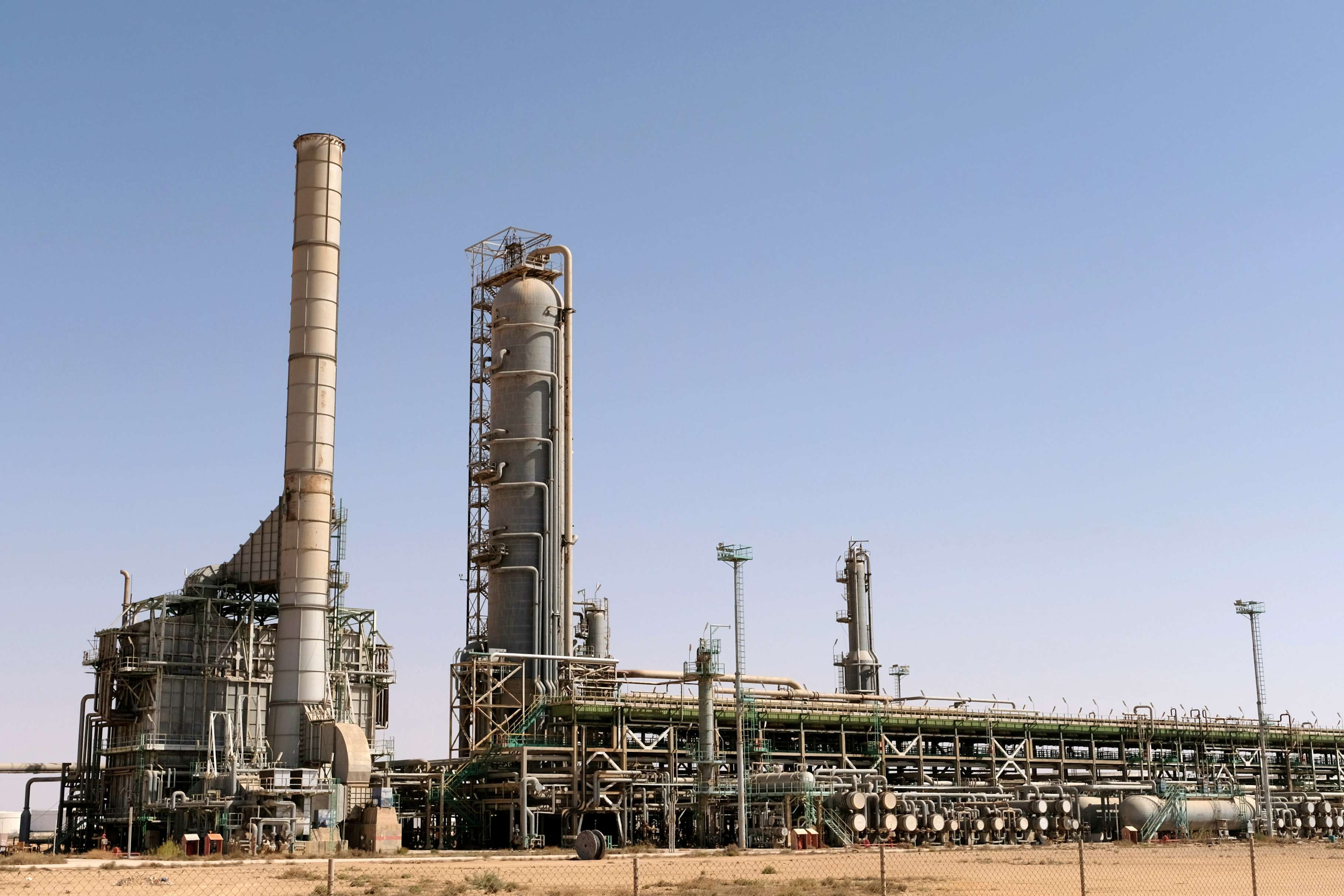 قطاع النفط ينهار تحت سيطرة حكومة السراج