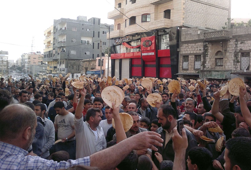 مسيرة احتجاجية مناهضة لنظام الأسد شمال سوريا