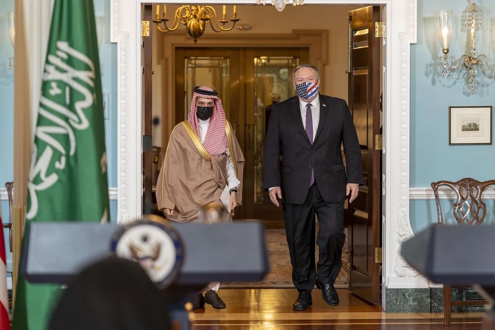  وزير الخارجية الأميركي مايك بومبيو ونظيره السعودي فيصل بن فرحان