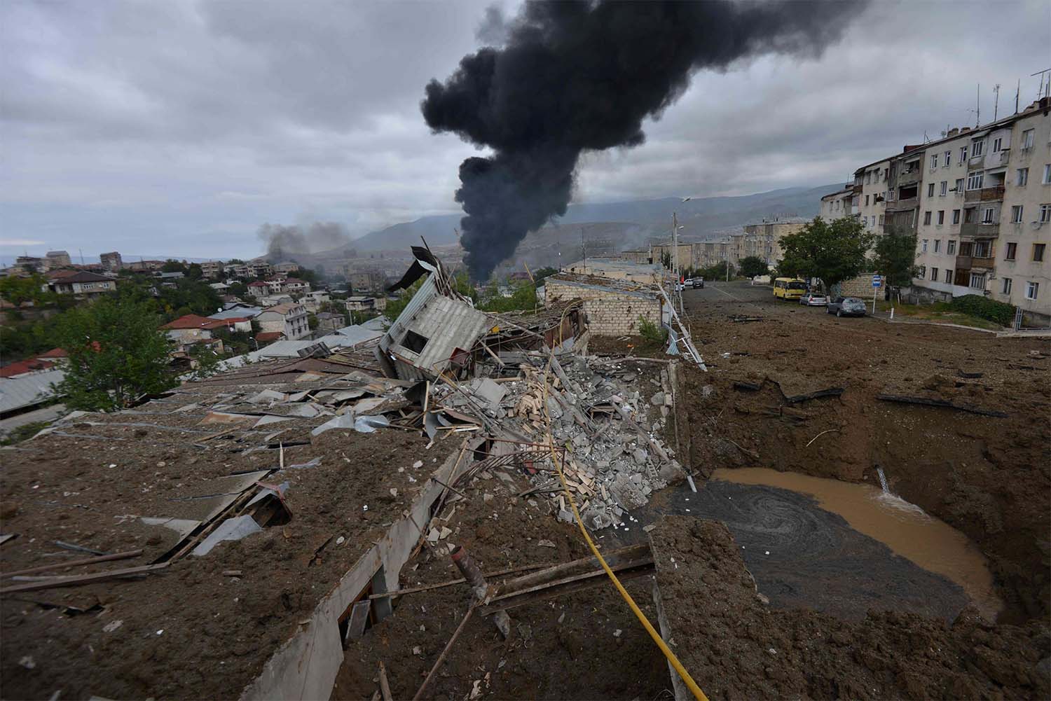 Fighting is raging in the breakaway Nagorno-Karabakh region