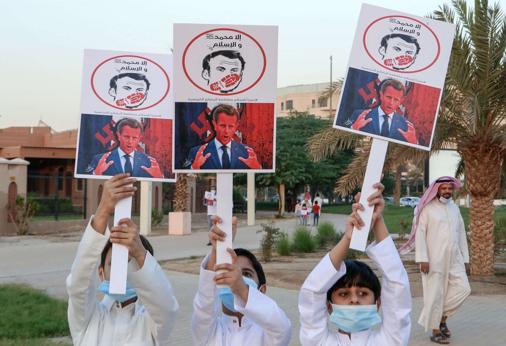 مظاهرات في الكويت منددة بتصريحات لماكرون اعتبرت مسيئة للنبي محمد وللاسلام