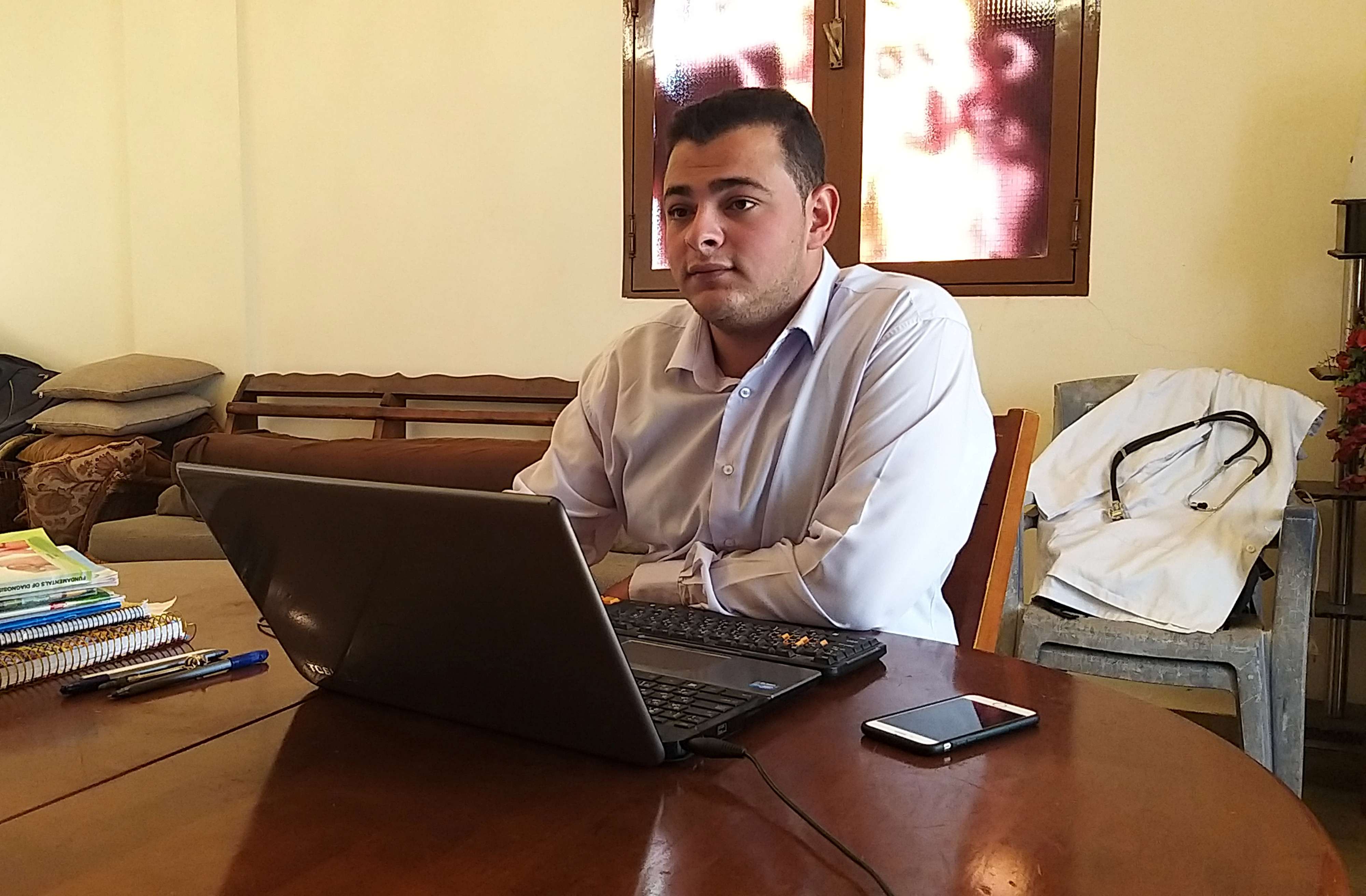 أزمة لبنان تخيم على الطلبة بالخارج