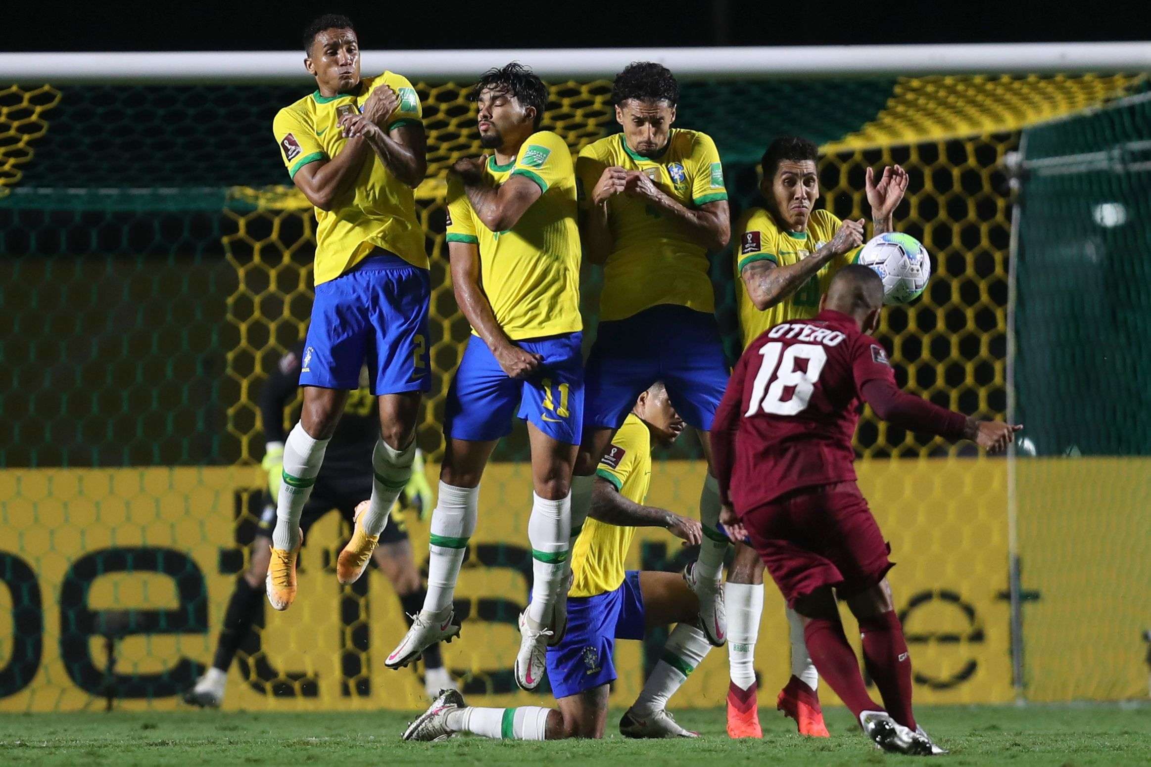 المنتخب البرازيلي يفوز رغم معاناته بسبب غياب نجومه