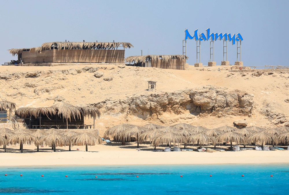 صورة لشاطئ المحمية بالغردقة خاليا خلال العطلة الصيفية بسبب كورونا 