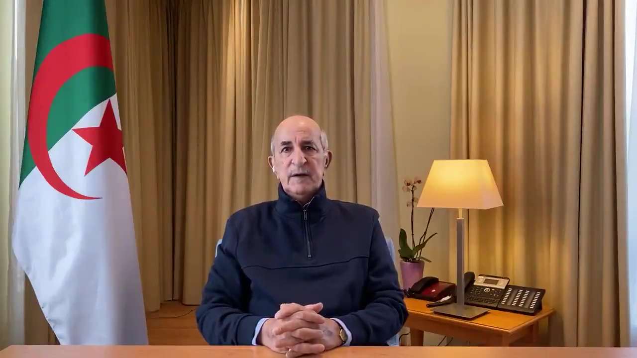 قبل شهرين خاطب تبون الجزائريين عبر تويتر وبدا عليه الارهاق واثار المرض
