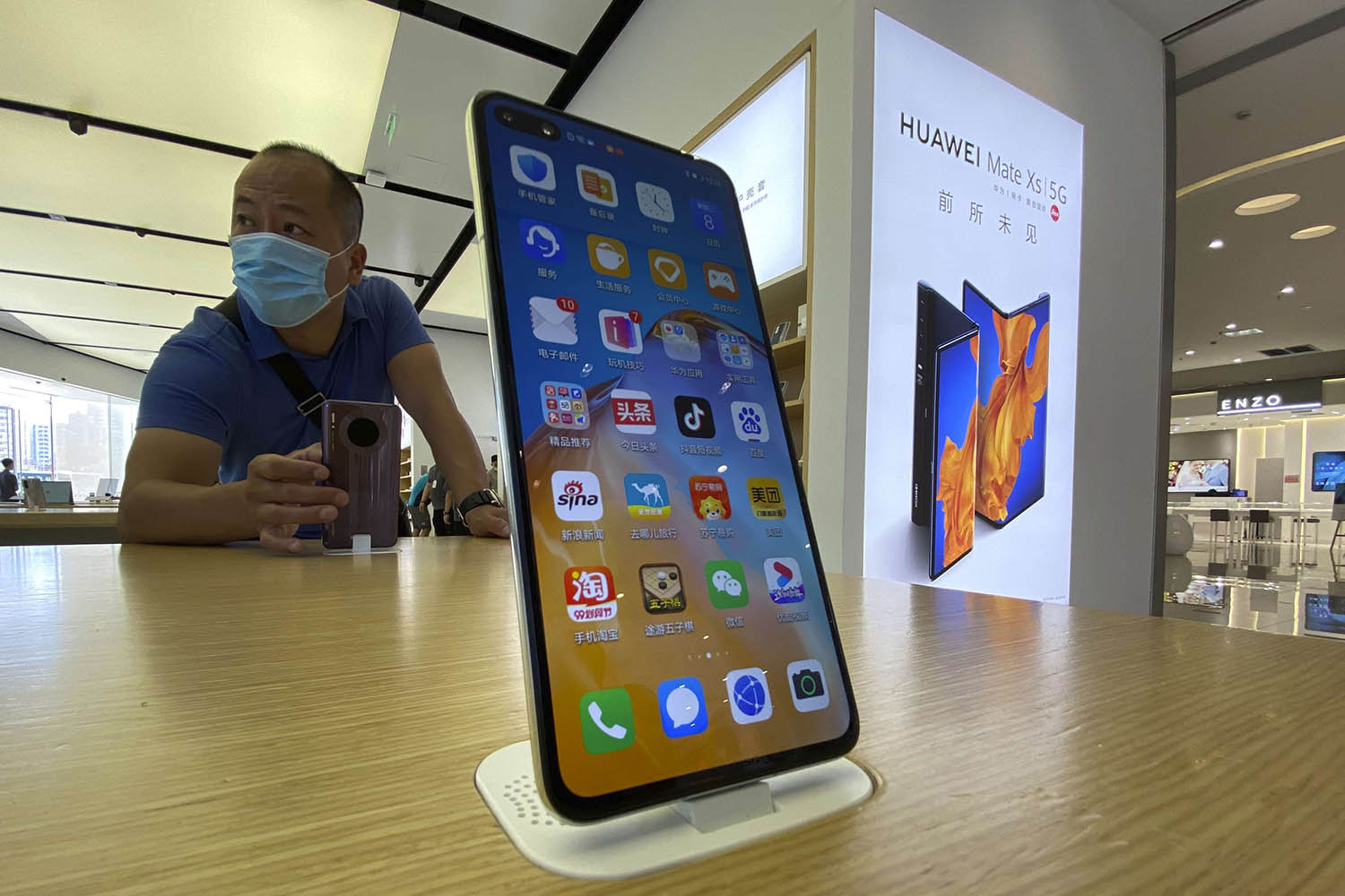 Saudi Arabia announces it would open the largest Huawei store outside China in Riyadh