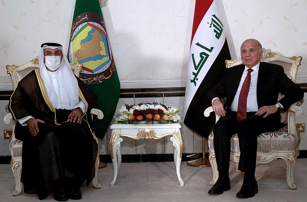 الأمين العام لمجلس التعاون الخليجي نايف الحجرف ووزير الخارجية العراقي فؤاد حسين