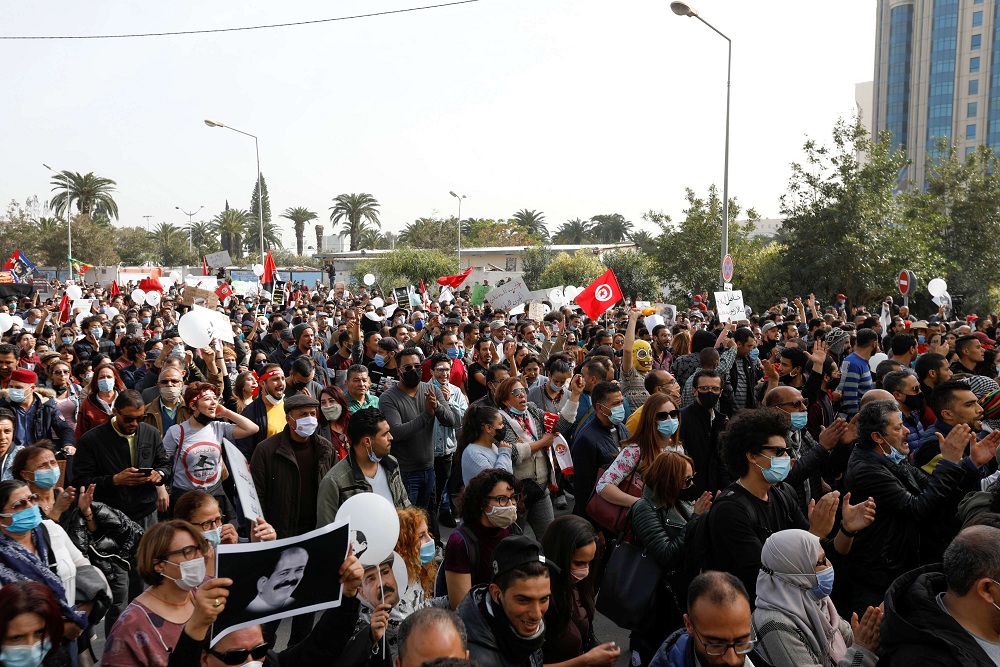 التونسيون فقدوا الثقة في منظومة حكم يتهمونها بالنشغال عن مطالبهم وبالفساد