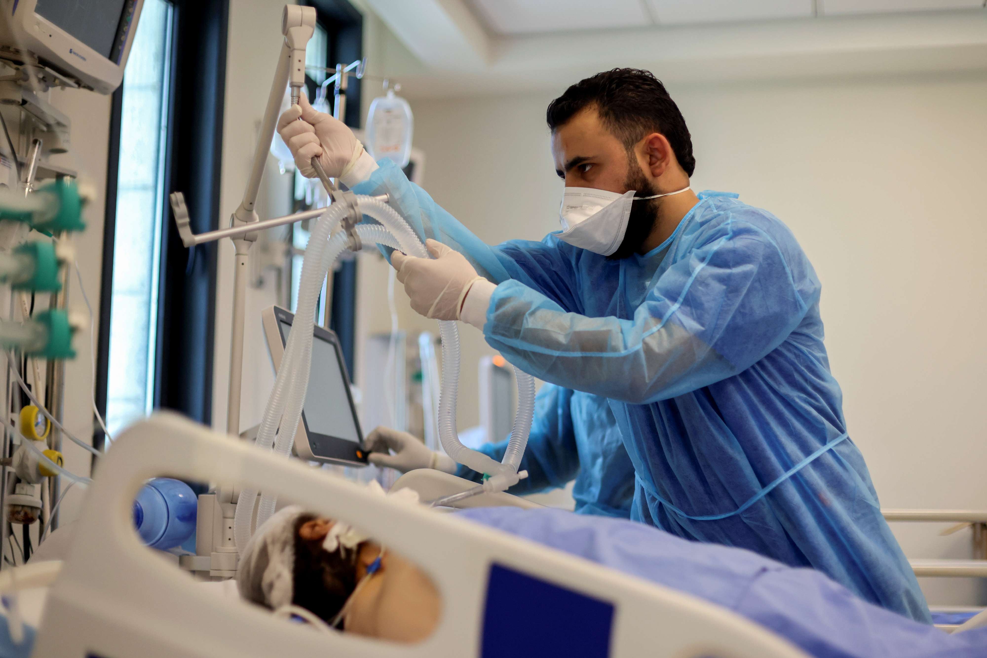 المستشفيات الفلسطينية في حالة ارتباك بسبب كورونا 