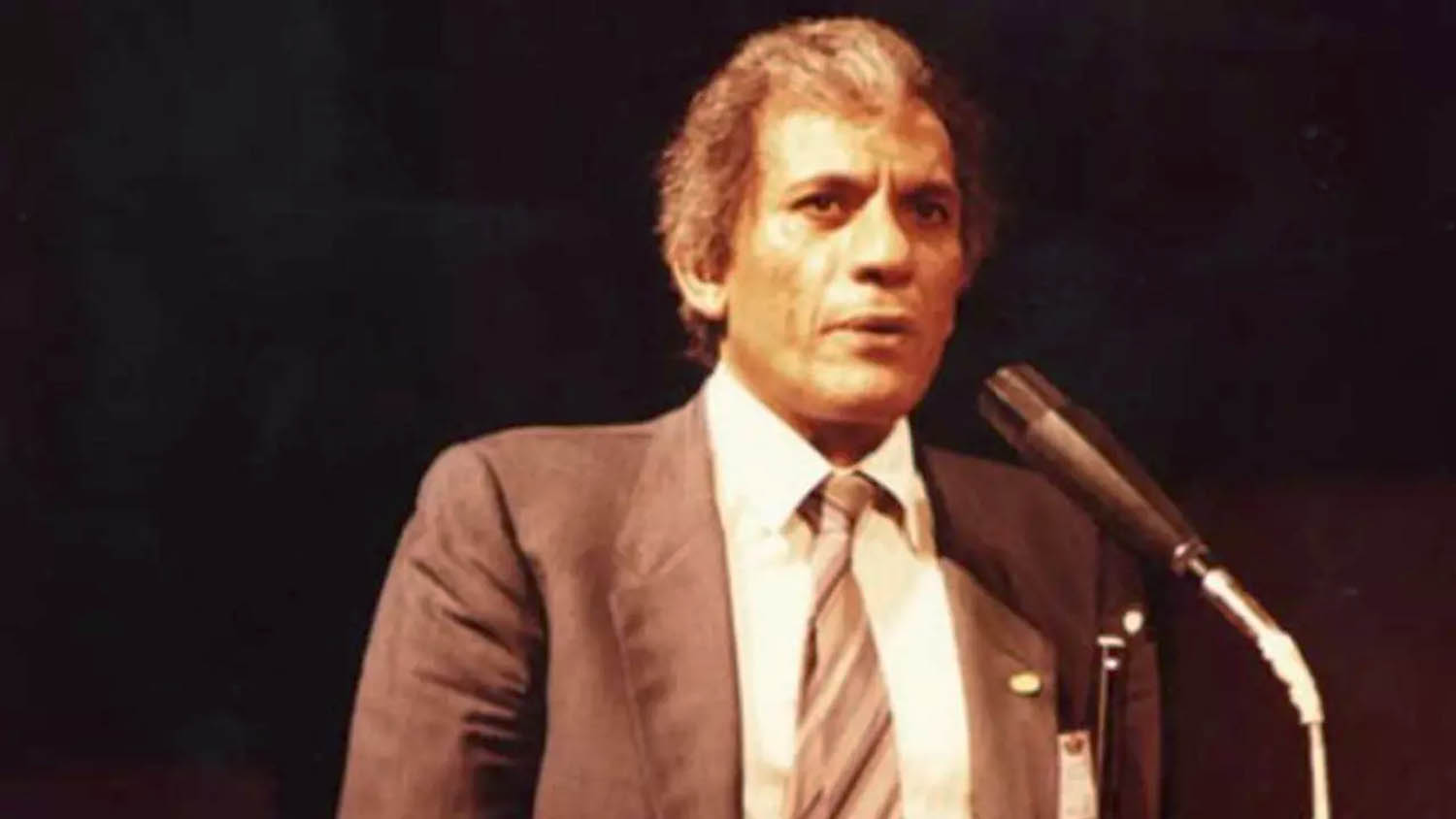 الشاعر عبدالرزاق عبدالواحد