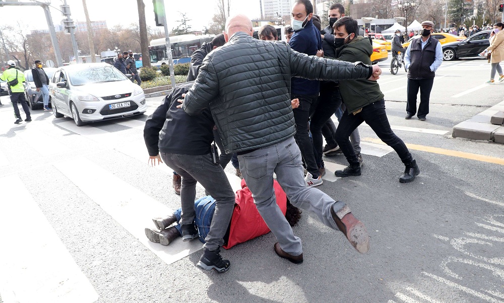 أردوغان يتحدث عن حقوق الانسان بين اجهزته تبطش بمن يخالفه الرأي