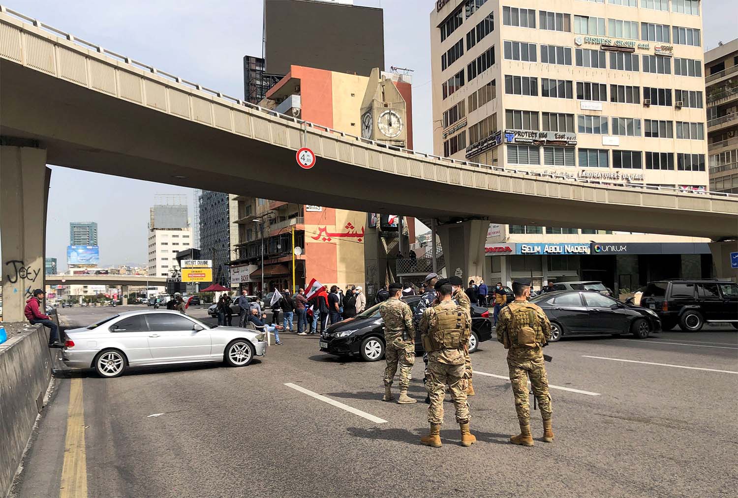 Three people died in car accidents amidst the roadblocks 
